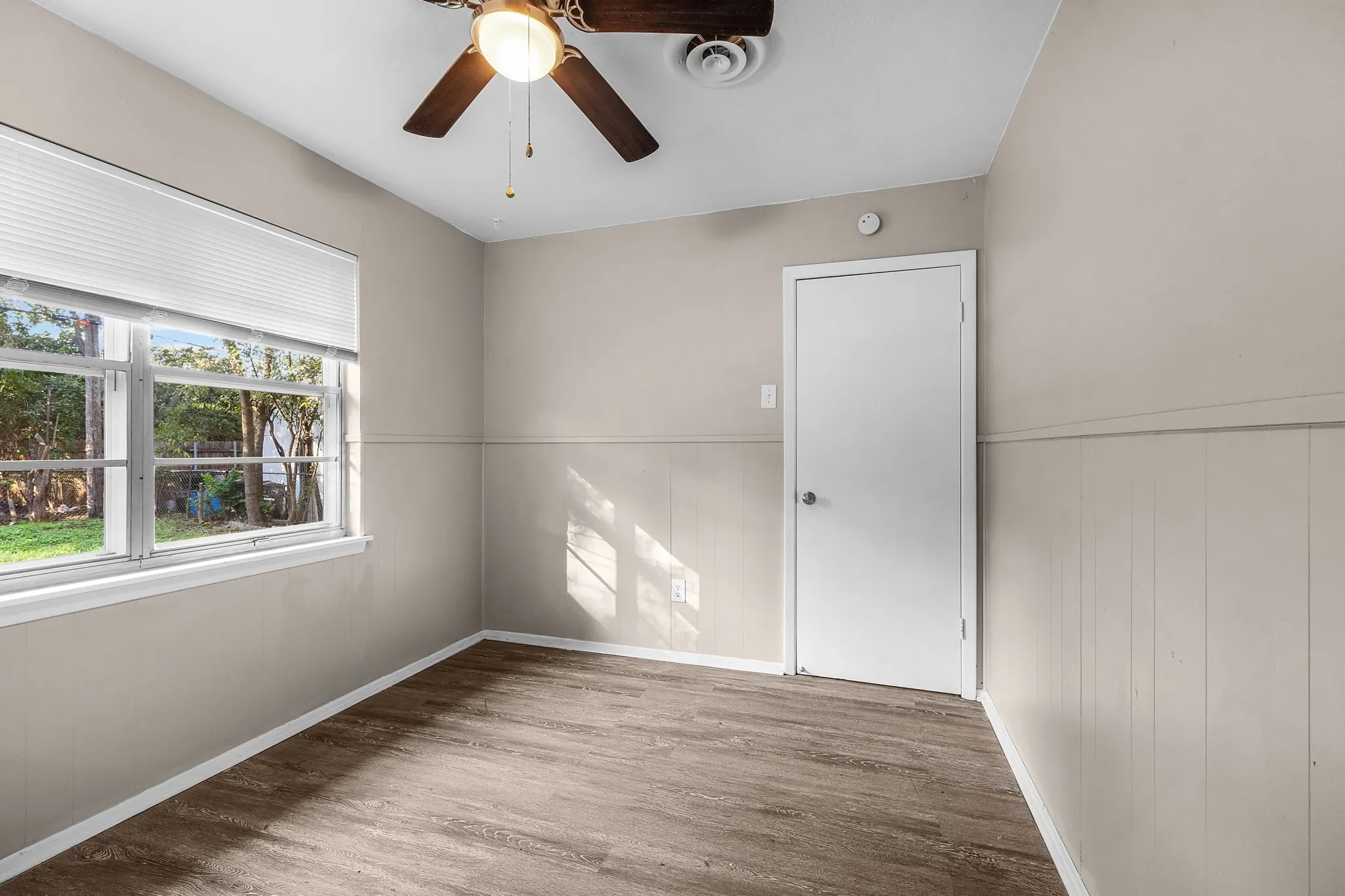 Single Family Residence For Sale in Tarrant County , 209 Cotillion Road, Fort Worth, Texas 76134, 3 Bedroom, 2 Bathroom, 2 Garage spaces, 1,808 Sqft, built in 1961, mls#21419468, Real Estate Agent in Fort Worth, Homes For Sale in Tarrant county, Homes For Sale in Fort Worth, Realtor in Fort Worth Texas, Real Estate Brokerage Independent Realty Texas, Luminita Cordes Realtor