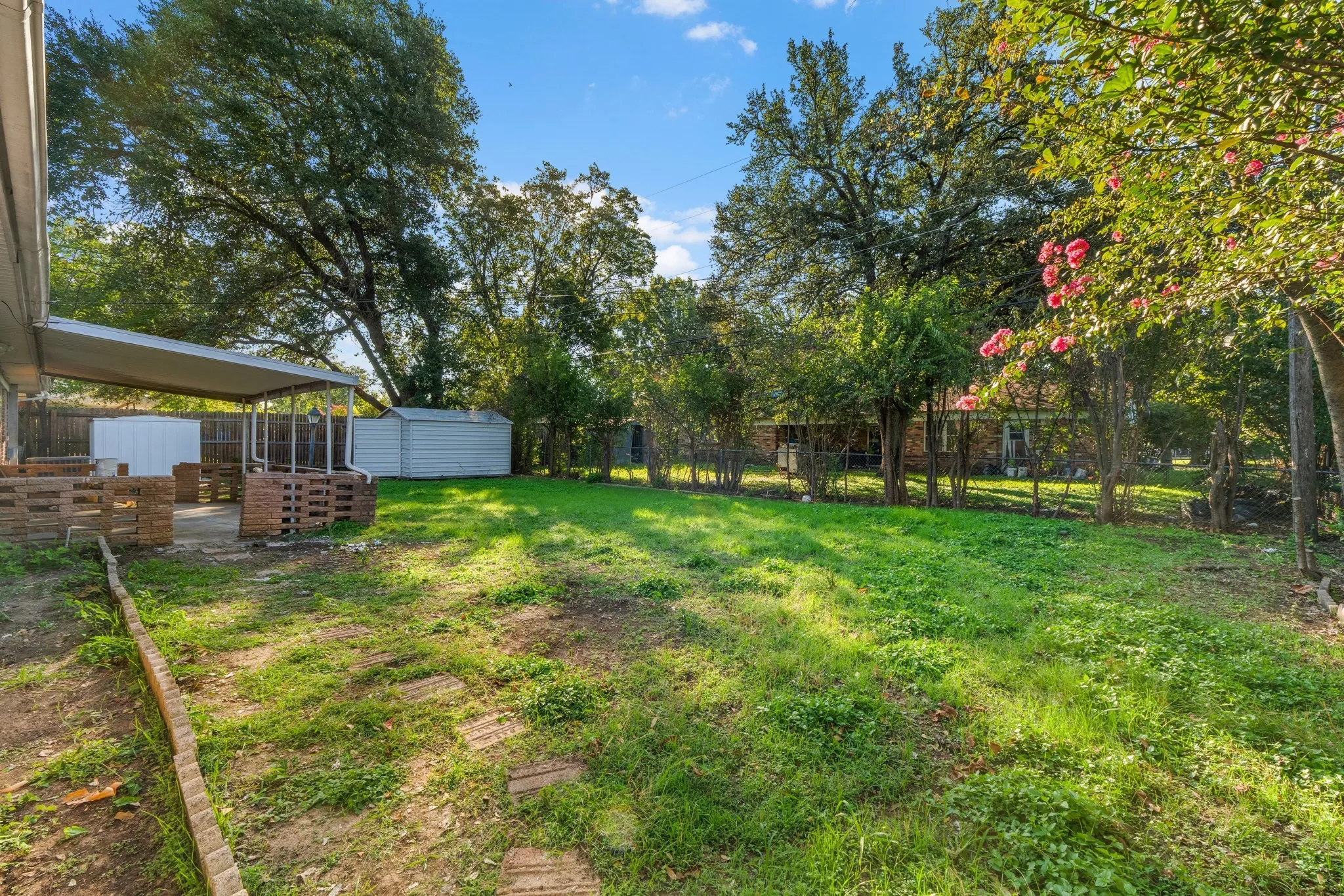 Single Family Residence For Sale in Tarrant County , 209 Cotillion Road, Fort Worth, Texas 76134, 3 Bedroom, 2 Bathroom, 2 Garage spaces, 1,808 Sqft, built in 1961, mls#21419468, Real Estate Agent in Fort Worth, Homes For Sale in Tarrant county, Homes For Sale in Fort Worth, Realtor in Fort Worth Texas, Real Estate Brokerage Independent Realty Texas, Luminita Cordes Realtor