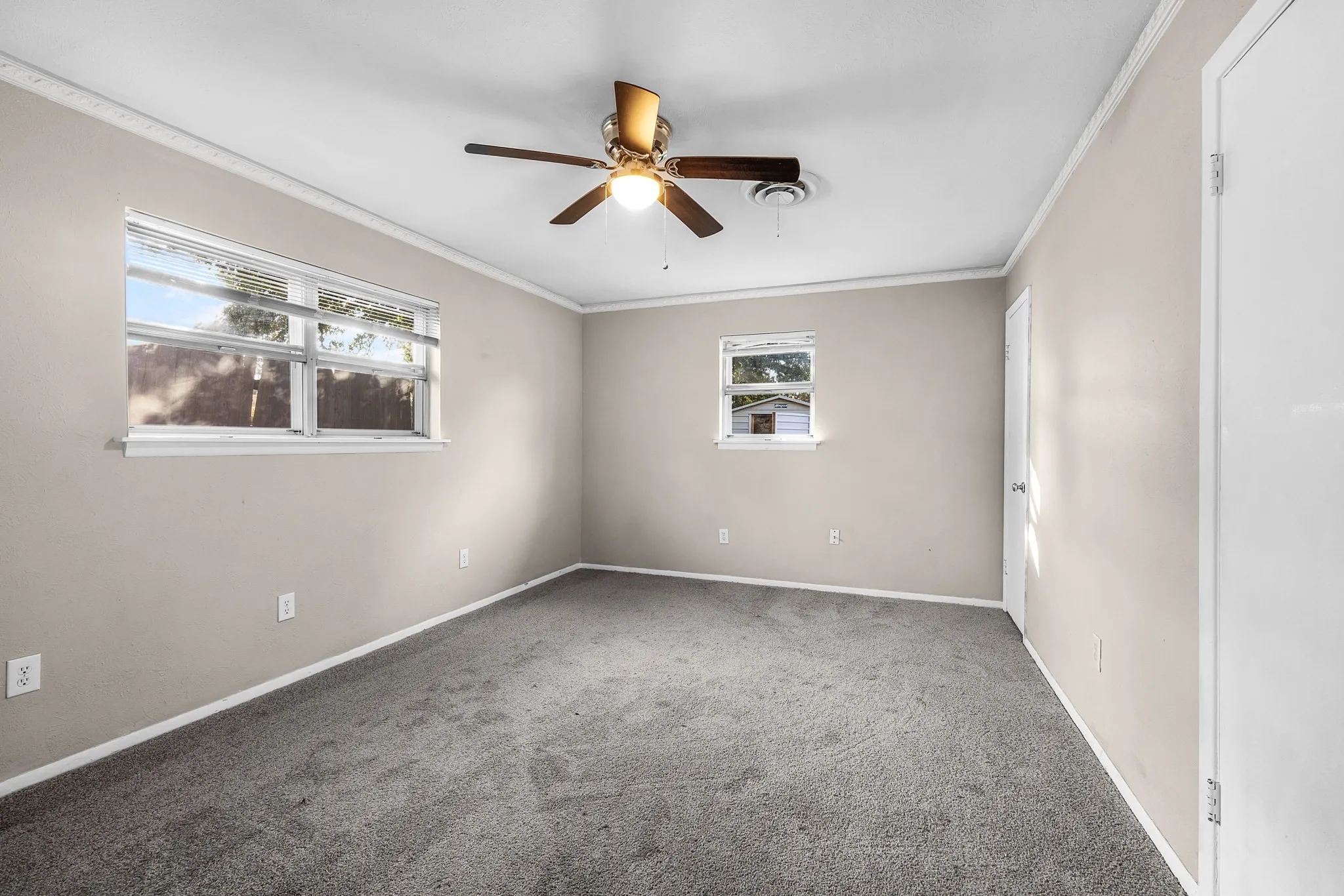 Single Family Residence For Sale in Tarrant County , 209 Cotillion Road, Fort Worth, Texas 76134, 3 Bedroom, 2 Bathroom, 2 Garage spaces, 1,808 Sqft, built in 1961, mls#21419468, Real Estate Agent in Fort Worth, Homes For Sale in Tarrant county, Homes For Sale in Fort Worth, Realtor in Fort Worth Texas, Real Estate Brokerage Independent Realty Texas, Luminita Cordes Realtor