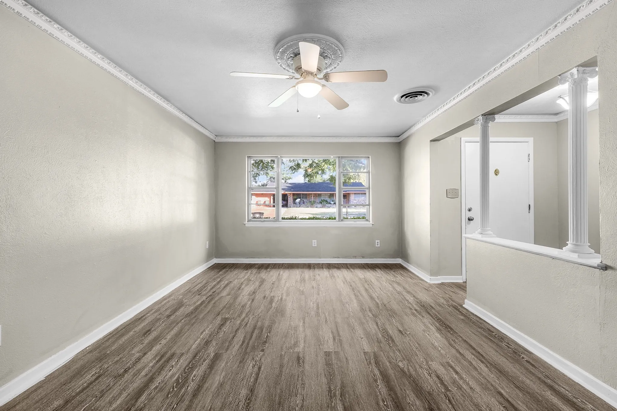 Single Family Residence For Sale in Tarrant County , 209 Cotillion Road, Fort Worth, Texas 76134, 3 Bedroom, 2 Bathroom, 2 Garage spaces, 1,808 Sqft, built in 1961, mls#21419468, Real Estate Agent in Fort Worth, Homes For Sale in Tarrant county, Homes For Sale in Fort Worth, Realtor in Fort Worth Texas, Real Estate Brokerage Independent Realty Texas, Luminita Cordes Realtor