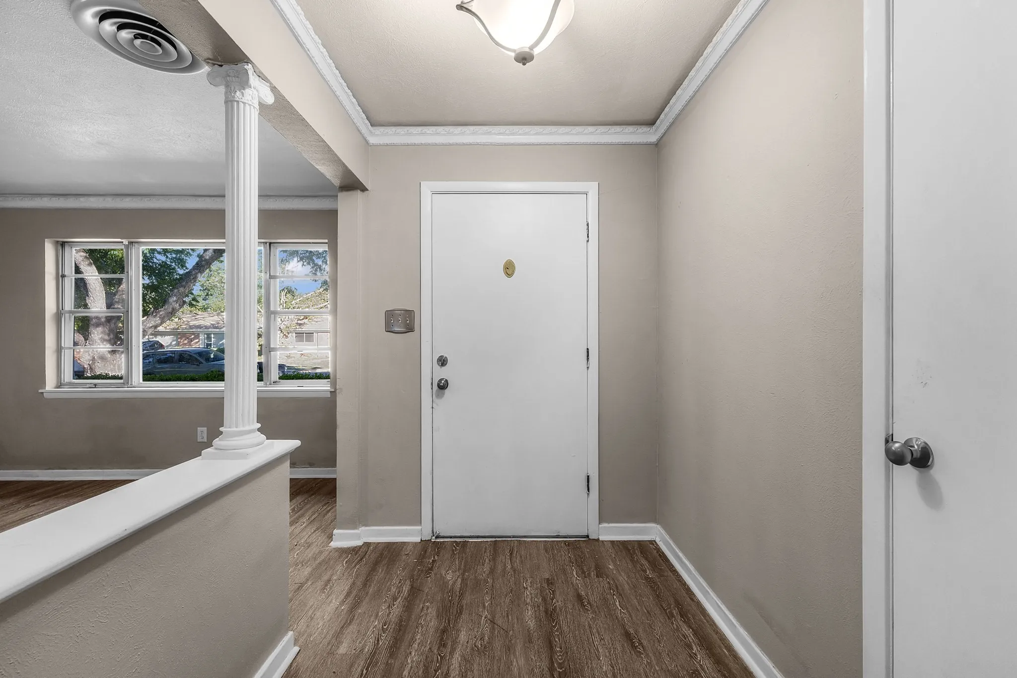 Single Family Residence For Sale in Tarrant County , 209 Cotillion Road, Fort Worth, Texas 76134, 3 Bedroom, 2 Bathroom, 2 Garage spaces, 1,808 Sqft, built in 1961, mls#21419468, Real Estate Agent in Fort Worth, Homes For Sale in Tarrant county, Homes For Sale in Fort Worth, Realtor in Fort Worth Texas, Real Estate Brokerage Independent Realty Texas, Luminita Cordes Realtor