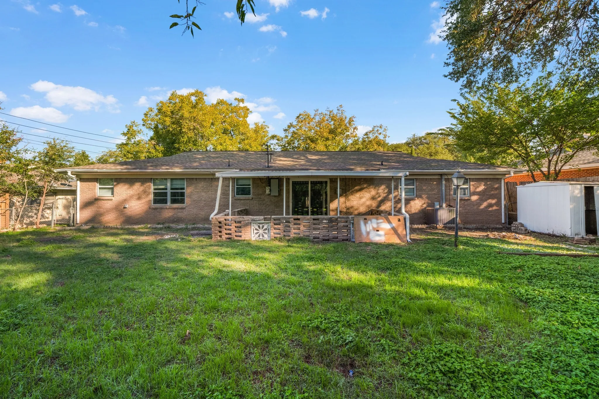 Single Family Residence For Sale in Tarrant County , 209 Cotillion Road, Fort Worth, Texas 76134, 3 Bedroom, 2 Bathroom, 2 Garage spaces, 1,808 Sqft, built in 1961, mls#21419468, Real Estate Agent in Fort Worth, Homes For Sale in Tarrant county, Homes For Sale in Fort Worth, Realtor in Fort Worth Texas, Real Estate Brokerage Independent Realty Texas, Luminita Cordes Realtor
