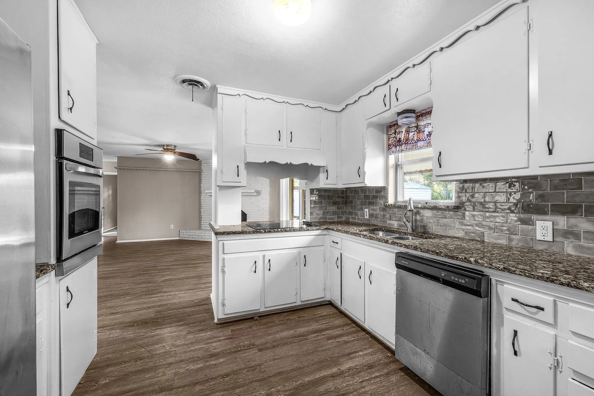 Single Family Residence For Sale in Tarrant County , 209 Cotillion Road, Fort Worth, Texas 76134, 3 Bedroom, 2 Bathroom, 2 Garage spaces, 1,808 Sqft, built in 1961, mls#21419468, Real Estate Agent in Fort Worth, Homes For Sale in Tarrant county, Homes For Sale in Fort Worth, Realtor in Fort Worth Texas, Real Estate Brokerage Independent Realty Texas, Luminita Cordes Realtor
