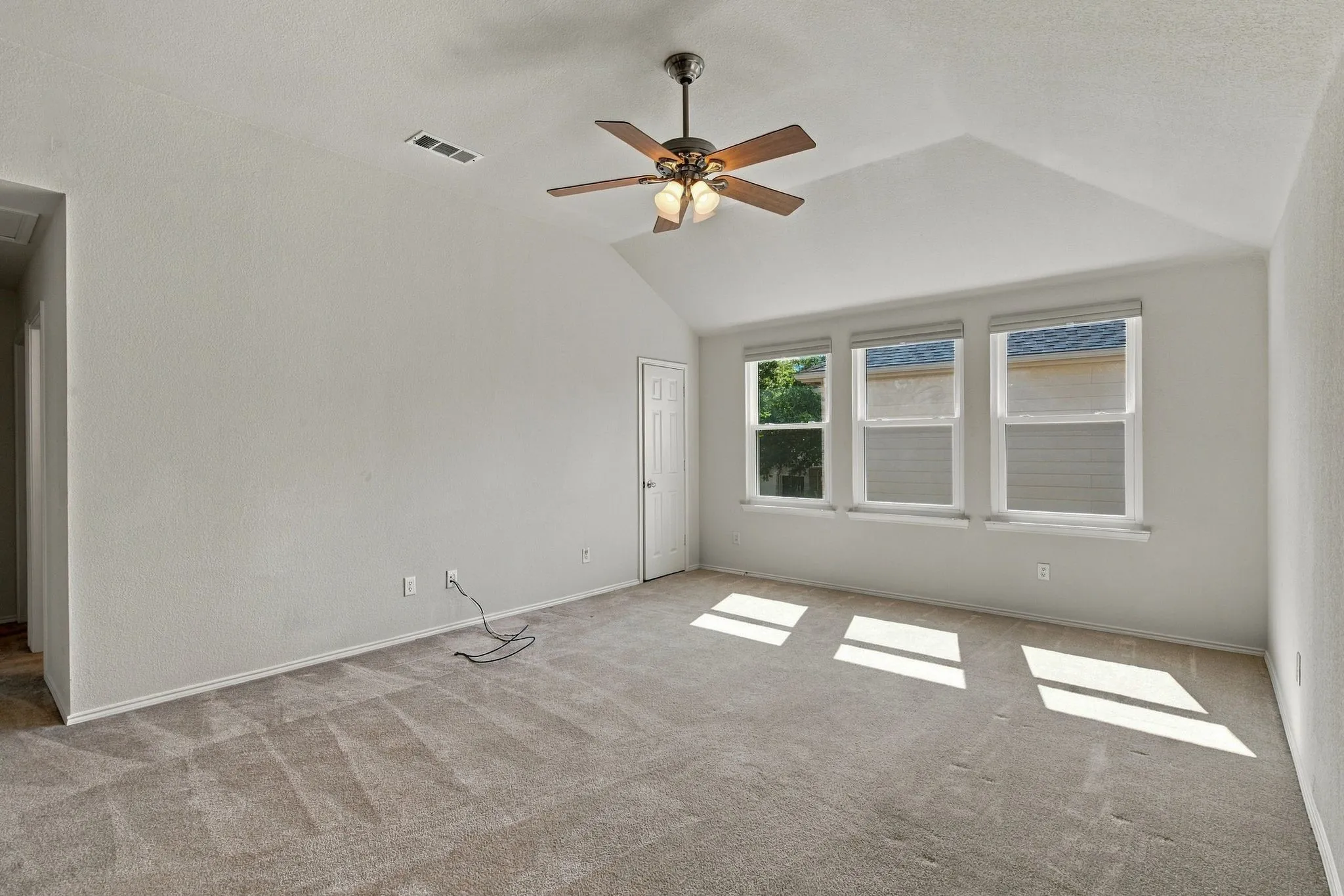 Single Family Residence For Sale in Tarrant County , 13041 Fencerow Road, Fort Worth, Texas 76244, 4 Bedroom, 3 Bathroom, 2 Garage spaces, 2,809 Sqft, built in 2005, mls#21420202, Real Estate Agent in Fort Worth, Homes For Sale in Tarrant county, Homes For Sale in Fort Worth, Realtor in Fort Worth Texas, Real Estate Brokerage Independent Realty Texas, Luminita Cordes Realtor