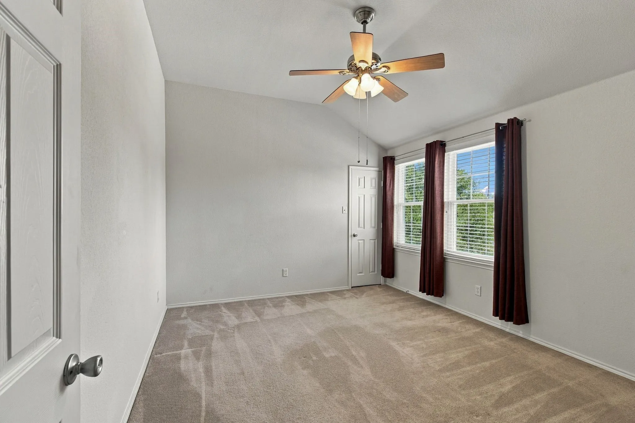 Single Family Residence For Sale in Tarrant County , 13041 Fencerow Road, Fort Worth, Texas 76244, 4 Bedroom, 3 Bathroom, 2 Garage spaces, 2,809 Sqft, built in 2005, mls#21420202, Real Estate Agent in Fort Worth, Homes For Sale in Tarrant county, Homes For Sale in Fort Worth, Realtor in Fort Worth Texas, Real Estate Brokerage Independent Realty Texas, Luminita Cordes Realtor
