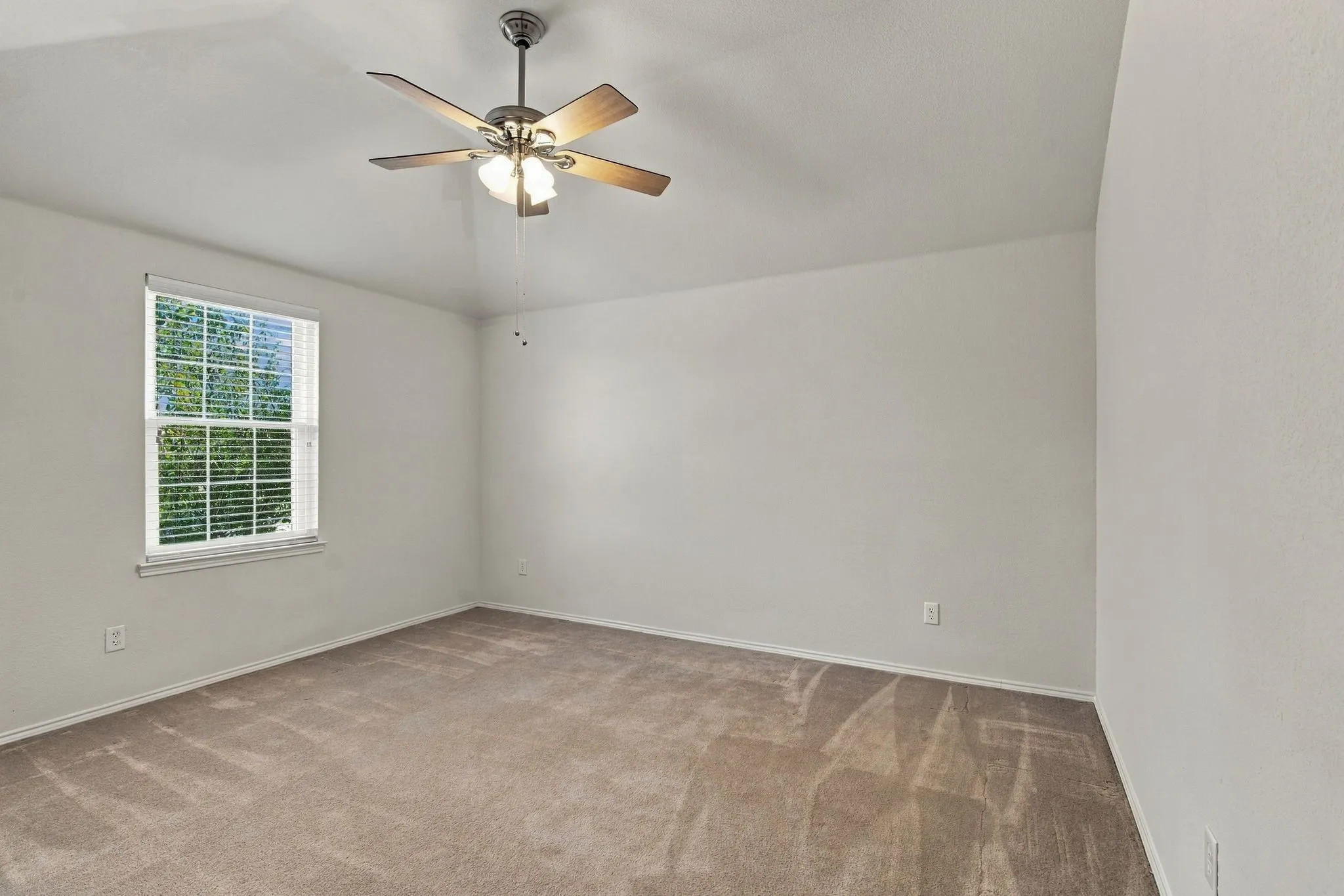 Single Family Residence For Sale in Tarrant County , 13041 Fencerow Road, Fort Worth, Texas 76244, 4 Bedroom, 3 Bathroom, 2 Garage spaces, 2,809 Sqft, built in 2005, mls#21420202, Real Estate Agent in Fort Worth, Homes For Sale in Tarrant county, Homes For Sale in Fort Worth, Realtor in Fort Worth Texas, Real Estate Brokerage Independent Realty Texas, Luminita Cordes Realtor