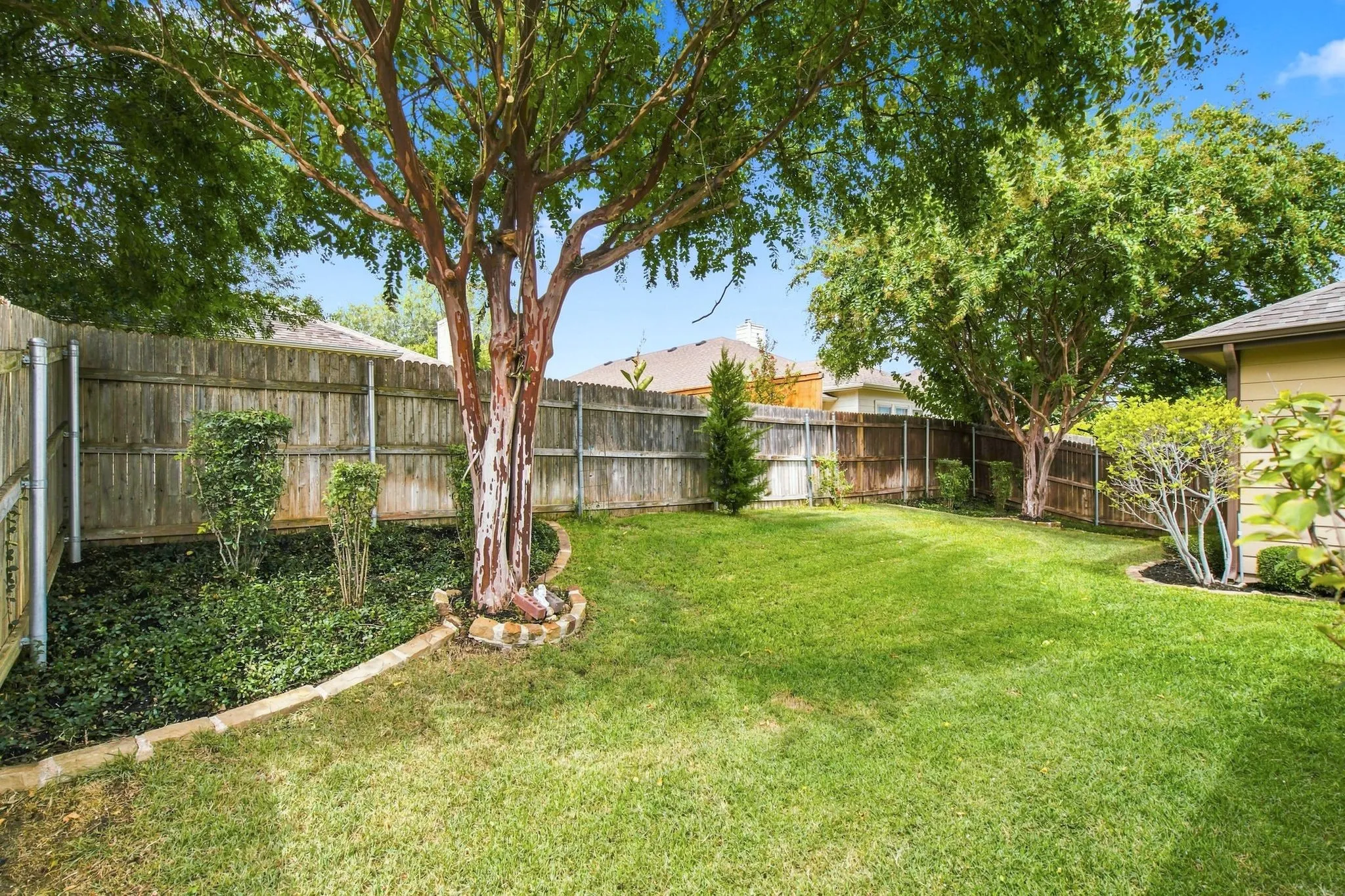 Single Family Residence For Sale in Tarrant County , 13041 Fencerow Road, Fort Worth, Texas 76244, 4 Bedroom, 3 Bathroom, 2 Garage spaces, 2,809 Sqft, built in 2005, mls#21420202, Real Estate Agent in Fort Worth, Homes For Sale in Tarrant county, Homes For Sale in Fort Worth, Realtor in Fort Worth Texas, Real Estate Brokerage Independent Realty Texas, Luminita Cordes Realtor