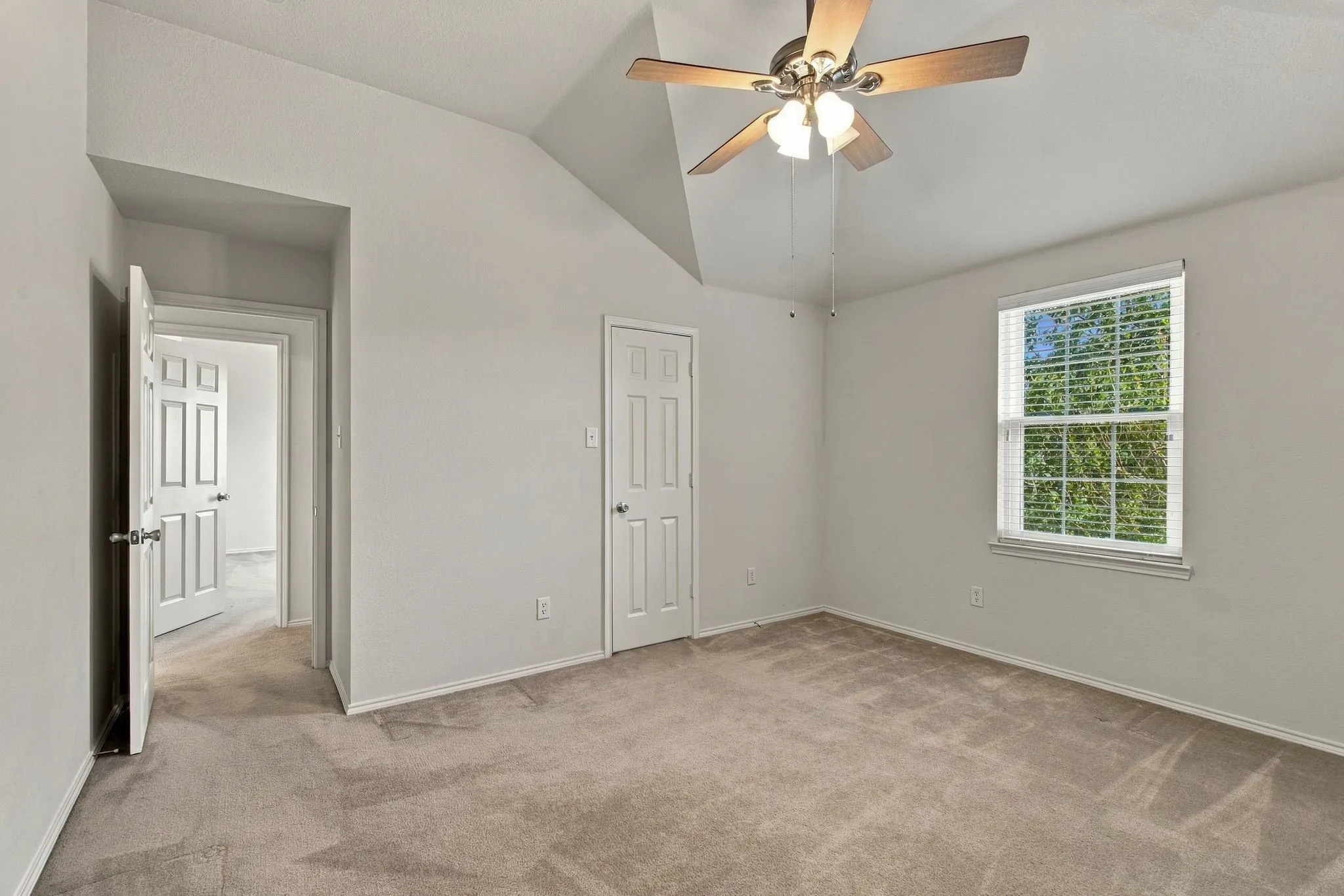 Single Family Residence For Sale in Tarrant County , 13041 Fencerow Road, Fort Worth, Texas 76244, 4 Bedroom, 3 Bathroom, 2 Garage spaces, 2,809 Sqft, built in 2005, mls#21420202, Real Estate Agent in Fort Worth, Homes For Sale in Tarrant county, Homes For Sale in Fort Worth, Realtor in Fort Worth Texas, Real Estate Brokerage Independent Realty Texas, Luminita Cordes Realtor