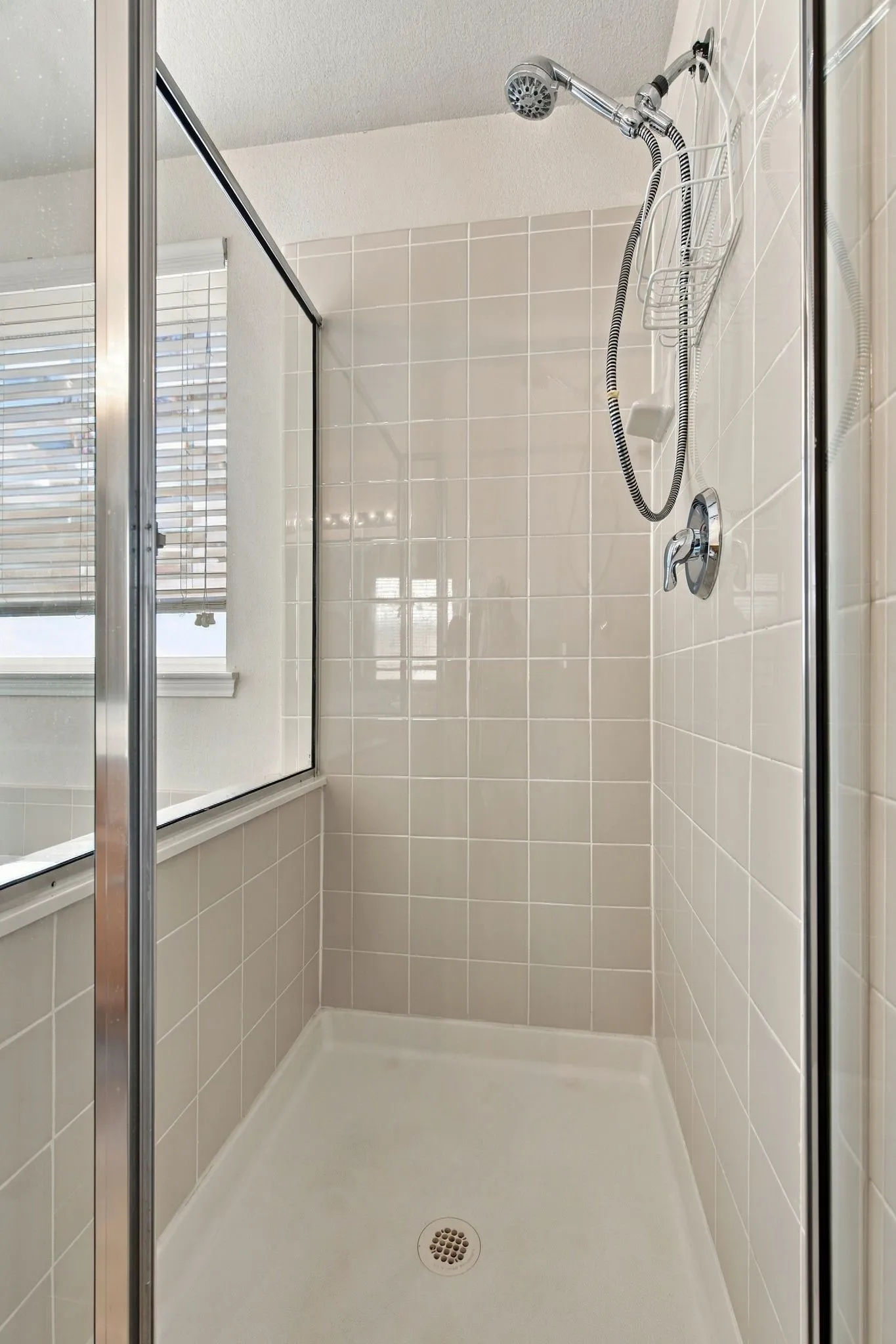 Single Family Residence For Sale in Tarrant County , 13041 Fencerow Road, Fort Worth, Texas 76244, 4 Bedroom, 3 Bathroom, 2 Garage spaces, 2,809 Sqft, built in 2005, mls#21420202, Real Estate Agent in Fort Worth, Homes For Sale in Tarrant county, Homes For Sale in Fort Worth, Realtor in Fort Worth Texas, Real Estate Brokerage Independent Realty Texas, Luminita Cordes Realtor