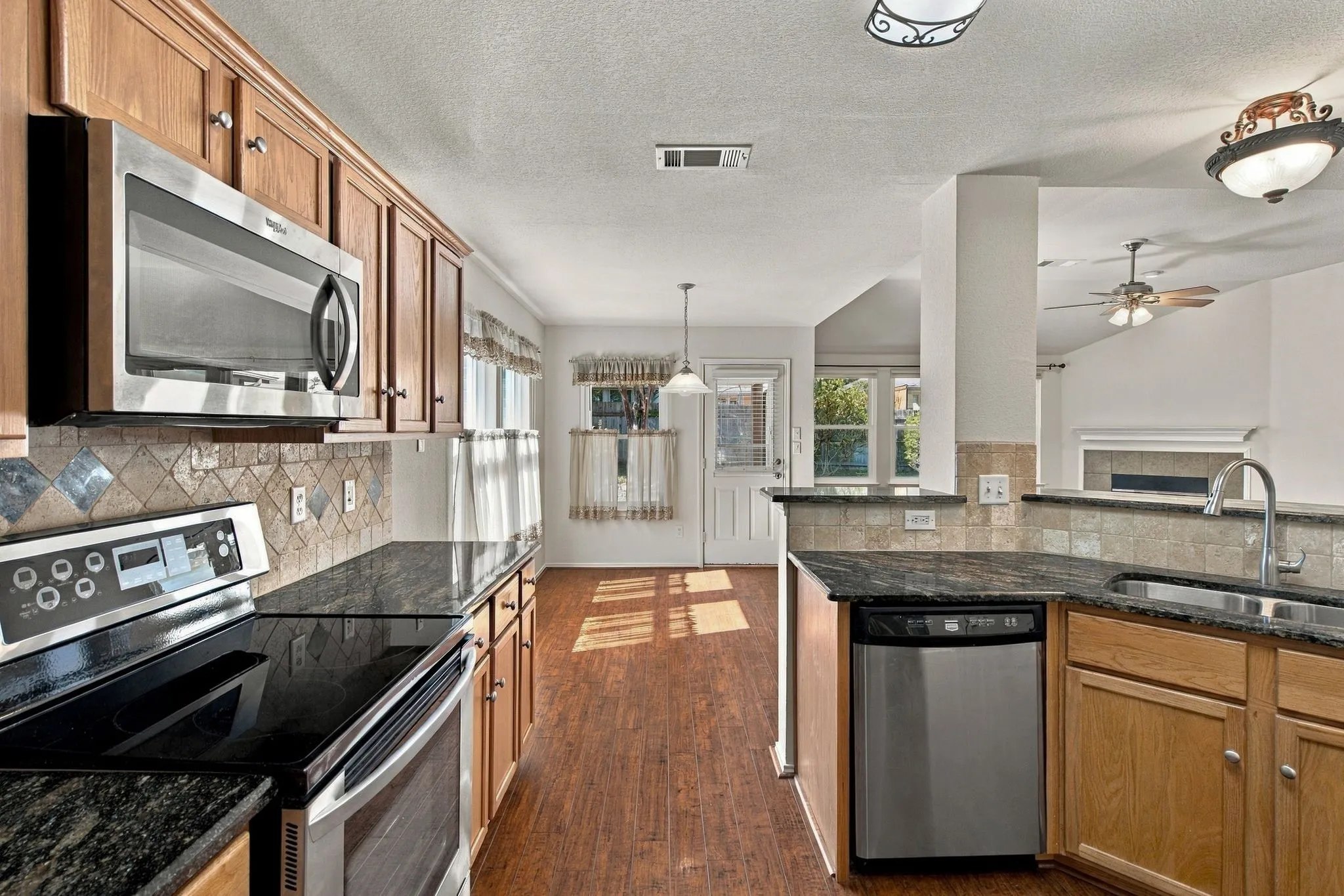 Single Family Residence For Sale in Tarrant County , 13041 Fencerow Road, Fort Worth, Texas 76244, 4 Bedroom, 3 Bathroom, 2 Garage spaces, 2,809 Sqft, built in 2005, mls#21420202, Real Estate Agent in Fort Worth, Homes For Sale in Tarrant county, Homes For Sale in Fort Worth, Realtor in Fort Worth Texas, Real Estate Brokerage Independent Realty Texas, Luminita Cordes Realtor