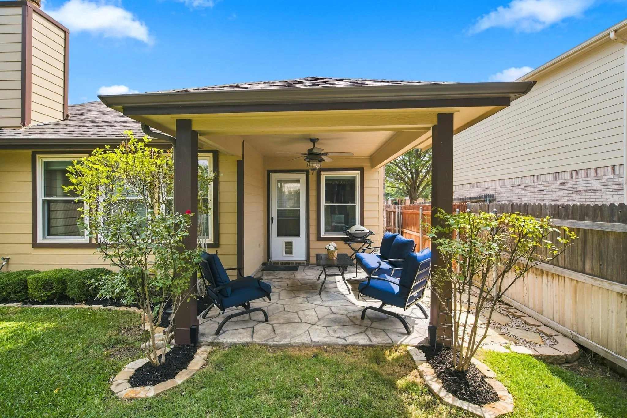 Single Family Residence For Sale in Tarrant County , 13041 Fencerow Road, Fort Worth, Texas 76244, 4 Bedroom, 3 Bathroom, 2 Garage spaces, 2,809 Sqft, built in 2005, mls#21420202, Real Estate Agent in Fort Worth, Homes For Sale in Tarrant county, Homes For Sale in Fort Worth, Realtor in Fort Worth Texas, Real Estate Brokerage Independent Realty Texas, Luminita Cordes Realtor