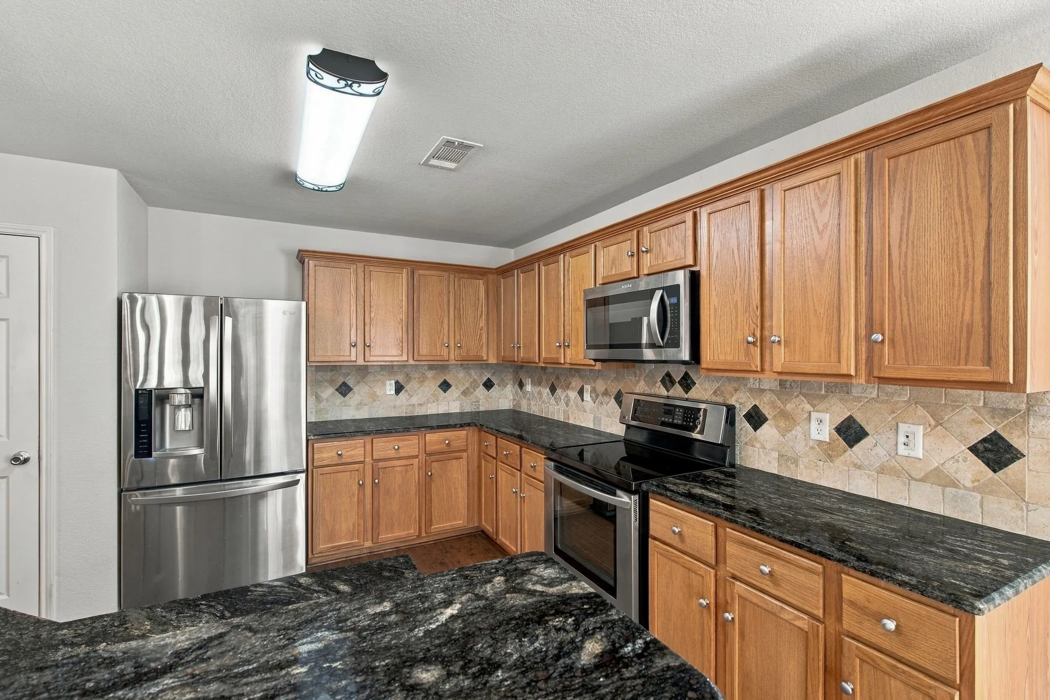 Single Family Residence For Sale in Tarrant County , 13041 Fencerow Road, Fort Worth, Texas 76244, 4 Bedroom, 3 Bathroom, 2 Garage spaces, 2,809 Sqft, built in 2005, mls#21420202, Real Estate Agent in Fort Worth, Homes For Sale in Tarrant county, Homes For Sale in Fort Worth, Realtor in Fort Worth Texas, Real Estate Brokerage Independent Realty Texas, Luminita Cordes Realtor