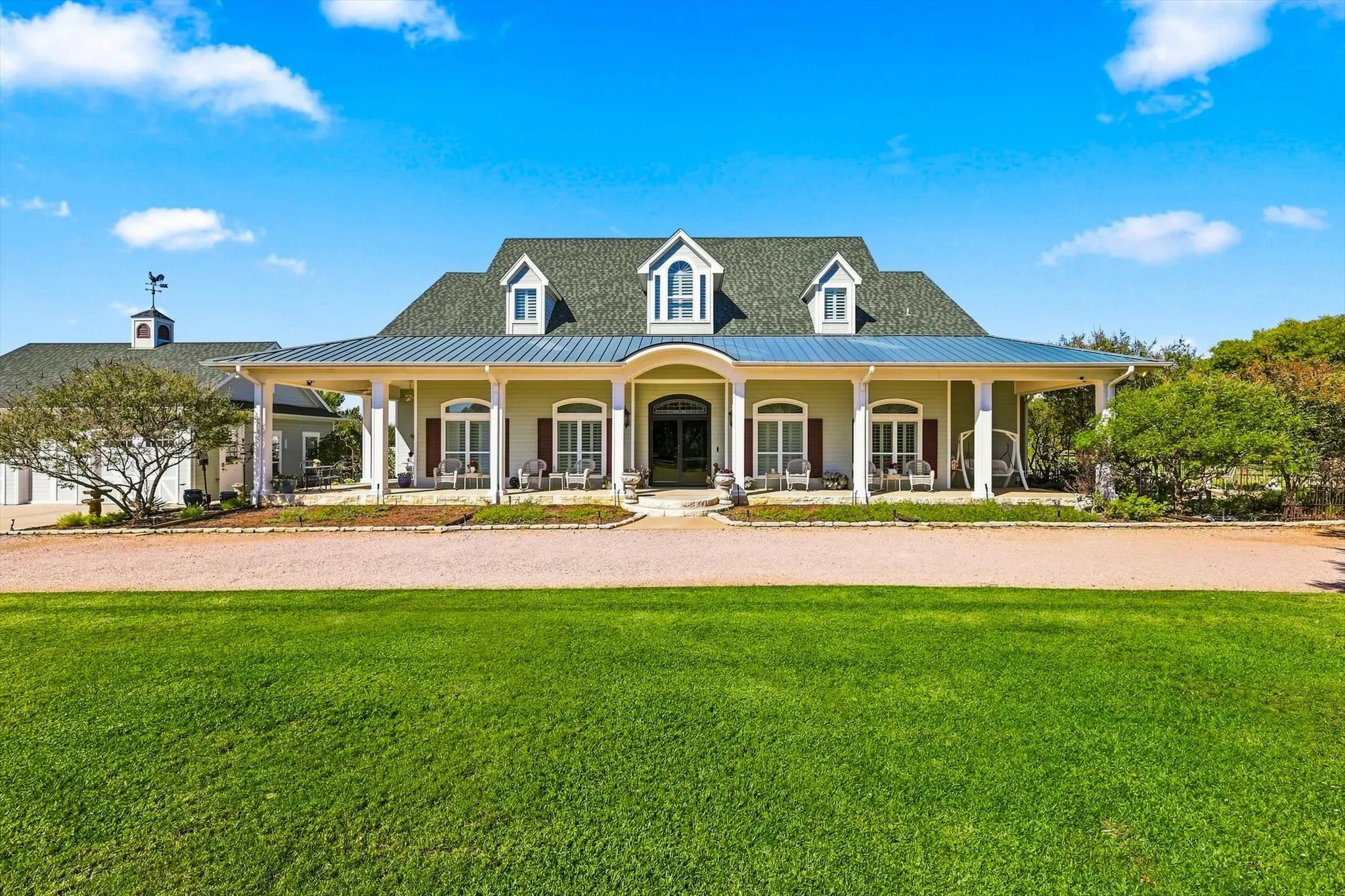 Single Family Residence For Sale in Tarrant County , 7949 Grimsley Gibson Road, Mansfield, Texas 76063, 3 Bedroom, 3 Bathroom, 2 Garage spaces, 3,298 Sqft, built in 2009, mls#21419868, Real Estate Agent in Mansfield, Homes For Sale in Tarrant county, Homes For Sale in Mansfield, Realtor in Mansfield Texas, Real Estate Brokerage Independent Realty Texas, Luminita Cordes Realtor