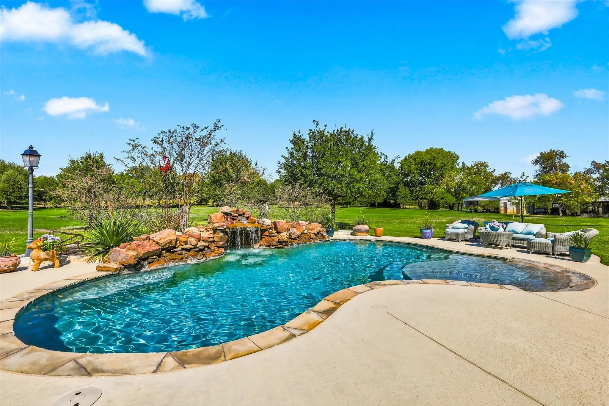 Single Family Residence For Sale in Tarrant County , 7949 Grimsley Gibson Road, Mansfield, Texas 76063, 3 Bedroom, 3 Bathroom, 2 Garage spaces, 3,298 Sqft, built in 2009, mls#21419868, Real Estate Agent in Mansfield, Homes For Sale in Tarrant county, Homes For Sale in Mansfield, Realtor in Mansfield Texas, Real Estate Brokerage Independent Realty Texas, Luminita Cordes Realtor