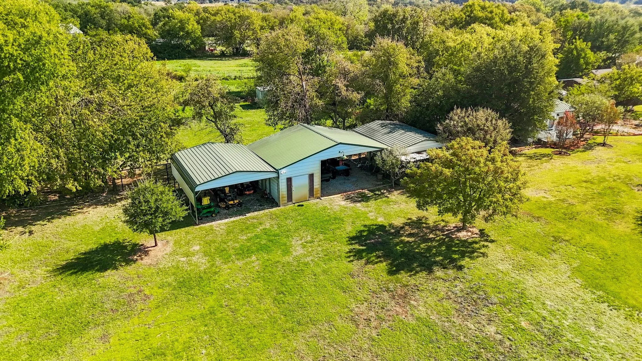 Single Family Residence For Sale in Tarrant County , 7949 Grimsley Gibson Road, Mansfield, Texas 76063, 3 Bedroom, 3 Bathroom, 2 Garage spaces, 3,298 Sqft, built in 2009, mls#21419868, Real Estate Agent in Mansfield, Homes For Sale in Tarrant county, Homes For Sale in Mansfield, Realtor in Mansfield Texas, Real Estate Brokerage Independent Realty Texas, Luminita Cordes Realtor