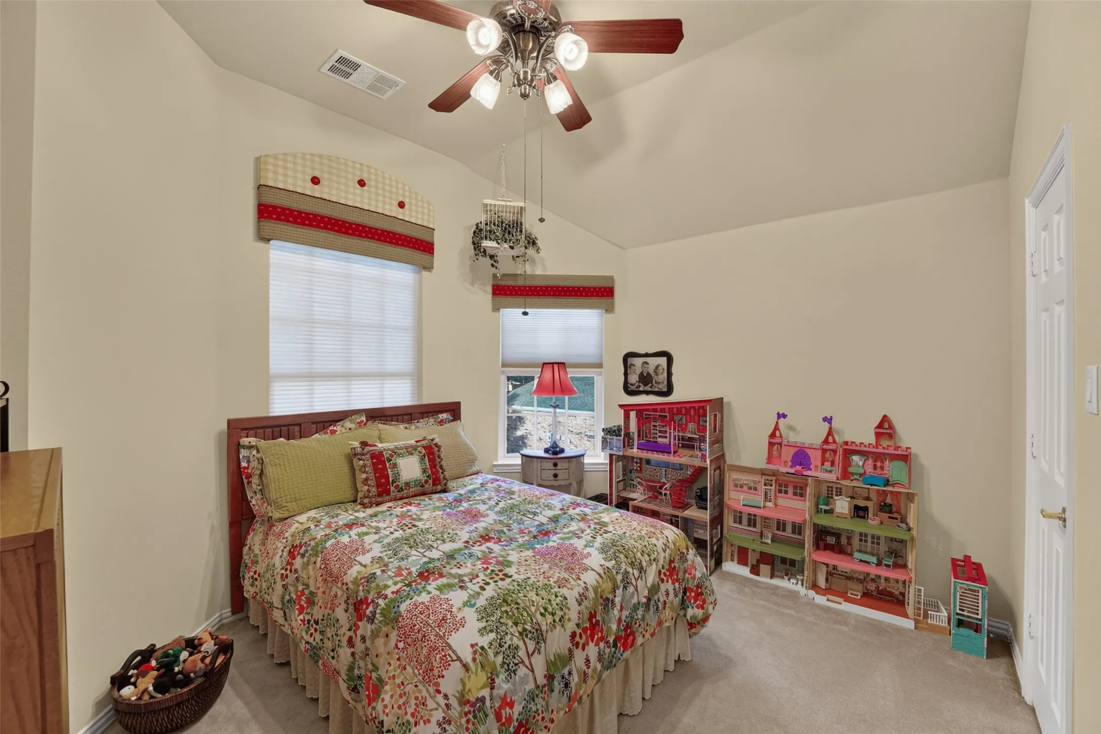 Single Family Residence For Sale in Collin County , 6531 Shadywood Drive, Frisco, Texas 75035, 4 Bedroom, 3 Bathroom, 2 Garage spaces, 2,783 Sqft, built in 2002, mls#21409899, Real Estate Agent in Frisco, Homes For Sale in Collin county, Homes For Sale in Frisco, Realtor in Frisco Texas, Real Estate Brokerage Independent Realty Texas, Luminita Cordes Realtor