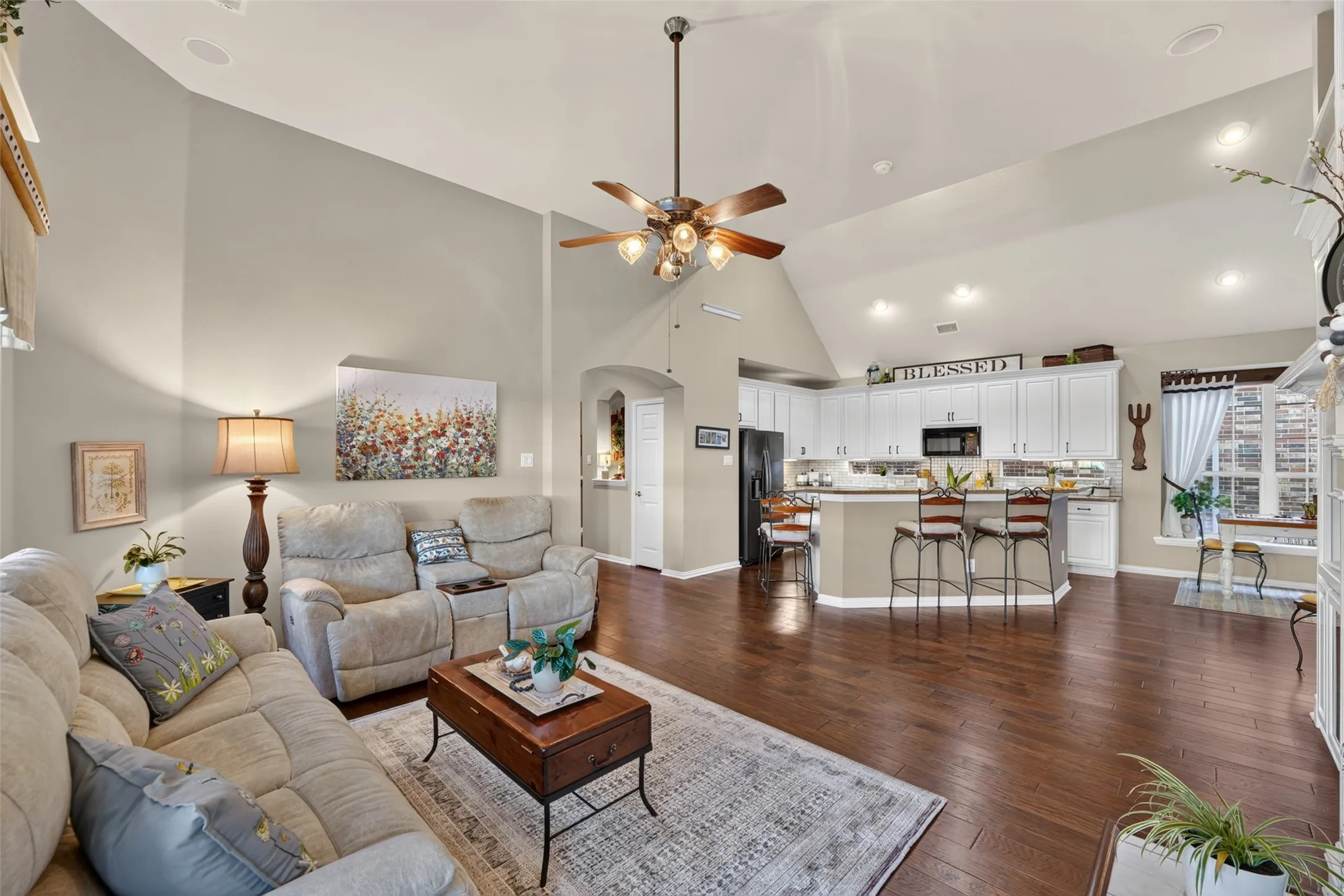 Single Family Residence For Sale in Collin County , 6531 Shadywood Drive, Frisco, Texas 75035, 4 Bedroom, 3 Bathroom, 2 Garage spaces, 2,783 Sqft, built in 2002, mls#21409899, Real Estate Agent in Frisco, Homes For Sale in Collin county, Homes For Sale in Frisco, Realtor in Frisco Texas, Real Estate Brokerage Independent Realty Texas, Luminita Cordes Realtor
