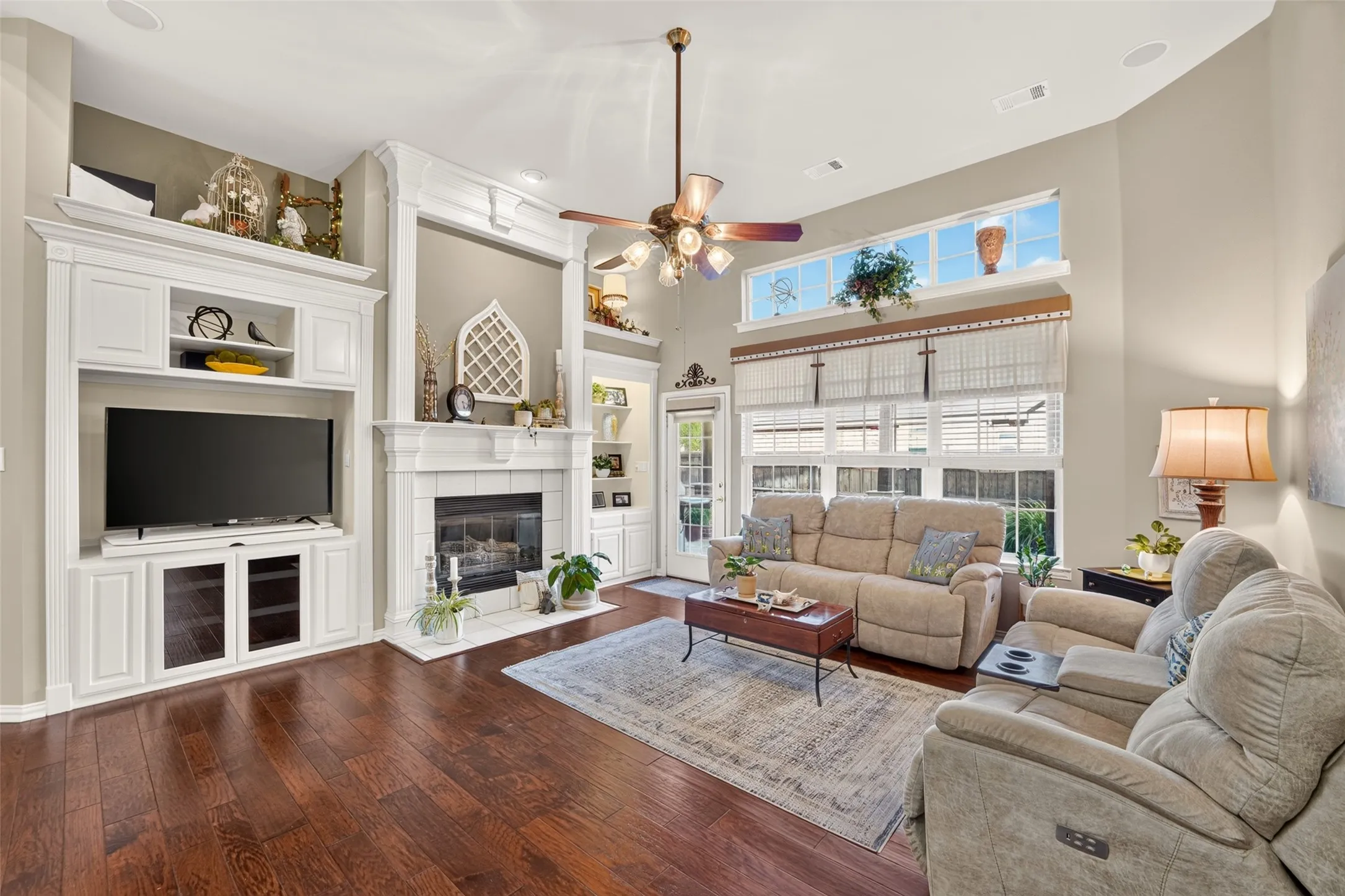 Single Family Residence For Sale in Collin County , 6531 Shadywood Drive, Frisco, Texas 75035, 4 Bedroom, 3 Bathroom, 2 Garage spaces, 2,783 Sqft, built in 2002, mls#21409899, Real Estate Agent in Frisco, Homes For Sale in Collin county, Homes For Sale in Frisco, Realtor in Frisco Texas, Real Estate Brokerage Independent Realty Texas, Luminita Cordes Realtor