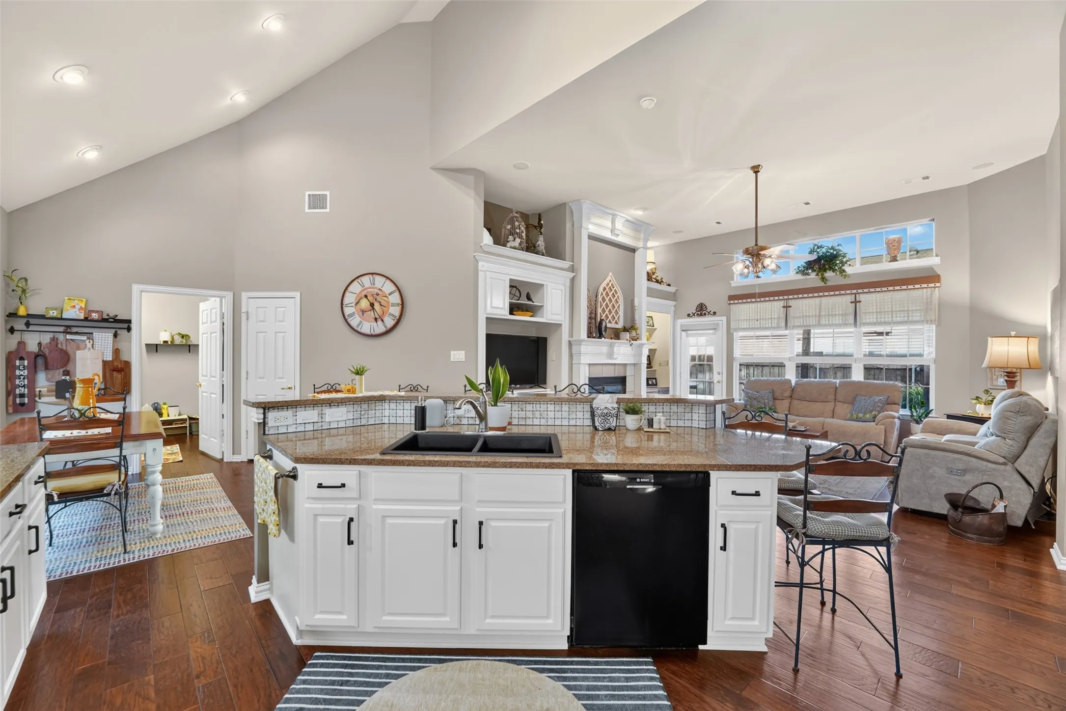 Single Family Residence For Sale in Collin County , 6531 Shadywood Drive, Frisco, Texas 75035, 4 Bedroom, 3 Bathroom, 2 Garage spaces, 2,783 Sqft, built in 2002, mls#21409899, Real Estate Agent in Frisco, Homes For Sale in Collin county, Homes For Sale in Frisco, Realtor in Frisco Texas, Real Estate Brokerage Independent Realty Texas, Luminita Cordes Realtor