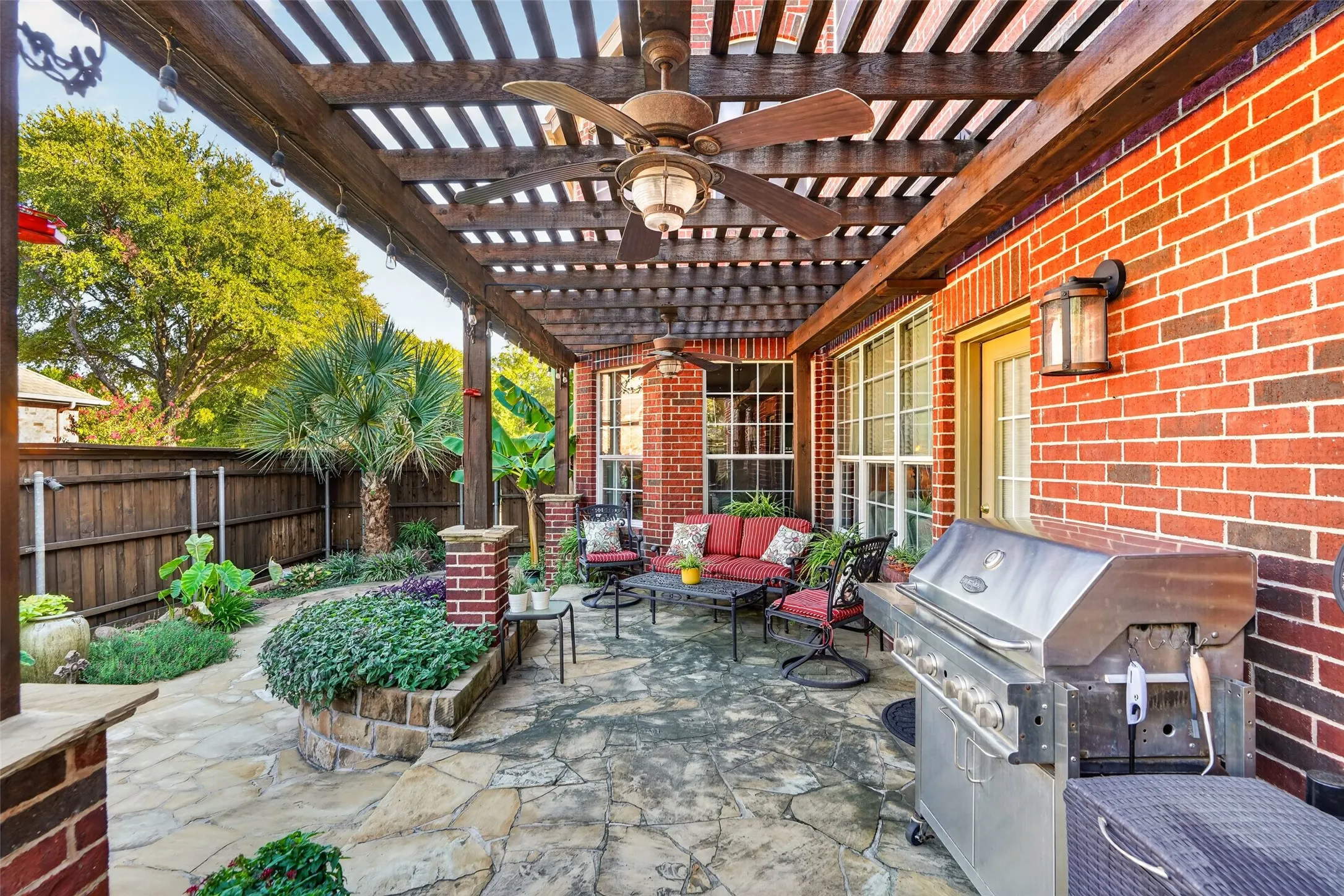 Single Family Residence For Sale in Collin County , 6531 Shadywood Drive, Frisco, Texas 75035, 4 Bedroom, 3 Bathroom, 2 Garage spaces, 2,783 Sqft, built in 2002, mls#21409899, Real Estate Agent in Frisco, Homes For Sale in Collin county, Homes For Sale in Frisco, Realtor in Frisco Texas, Real Estate Brokerage Independent Realty Texas, Luminita Cordes Realtor