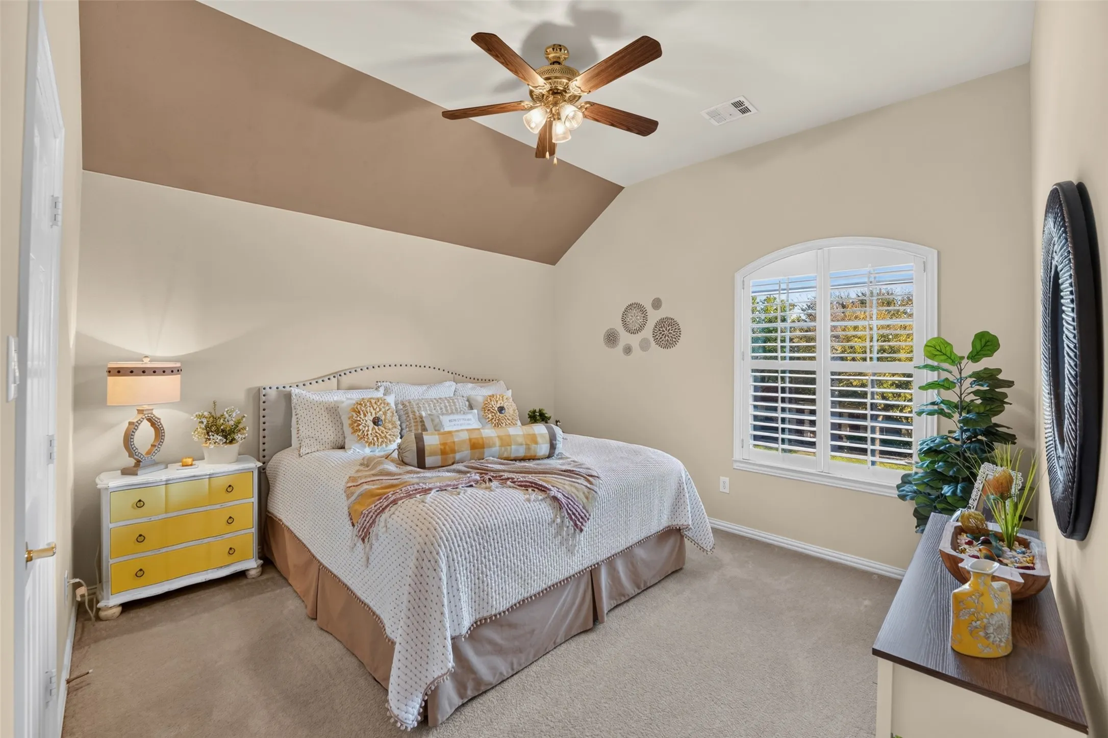 Single Family Residence For Sale in Collin County , 6531 Shadywood Drive, Frisco, Texas 75035, 4 Bedroom, 3 Bathroom, 2 Garage spaces, 2,783 Sqft, built in 2002, mls#21409899, Real Estate Agent in Frisco, Homes For Sale in Collin county, Homes For Sale in Frisco, Realtor in Frisco Texas, Real Estate Brokerage Independent Realty Texas, Luminita Cordes Realtor
