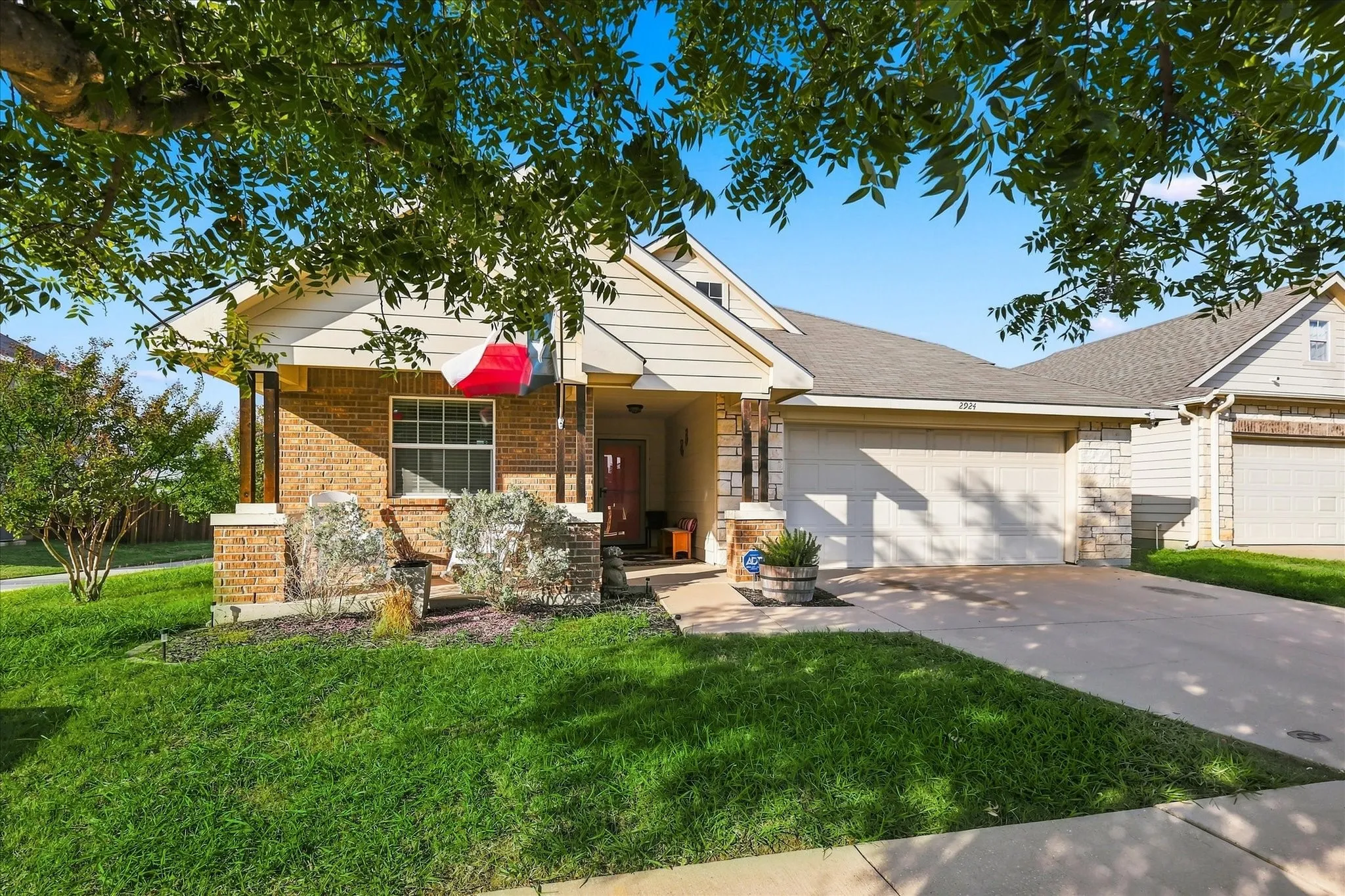 Single Family Residence For Sale in Denton County , 2924 Englefield Green, Denton, Texas 76207, 3 Bedroom, 2 Bathroom, 2 Garage spaces, 1,469 Sqft, built in 2011, mls#21419892, Real Estate Agent in Denton, Homes For Sale in Denton county, Homes For Sale in Denton, Realtor in Denton Texas, Real Estate Brokerage Independent Realty Texas, Luminita Cordes Realtor