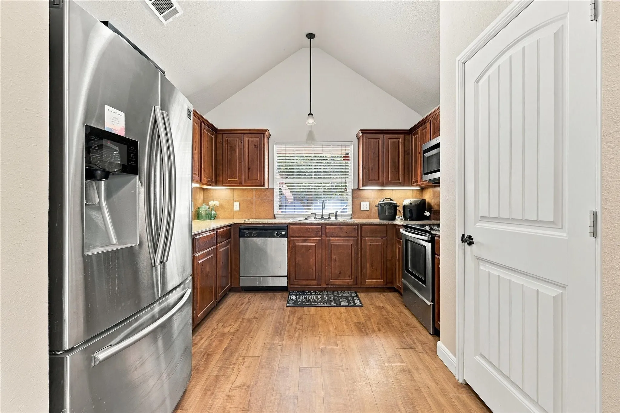 Single Family Residence For Sale in Denton County , 2924 Englefield Green, Denton, Texas 76207, 3 Bedroom, 2 Bathroom, 2 Garage spaces, 1,469 Sqft, built in 2011, mls#21419892, Real Estate Agent in Denton, Homes For Sale in Denton county, Homes For Sale in Denton, Realtor in Denton Texas, Real Estate Brokerage Independent Realty Texas, Luminita Cordes Realtor