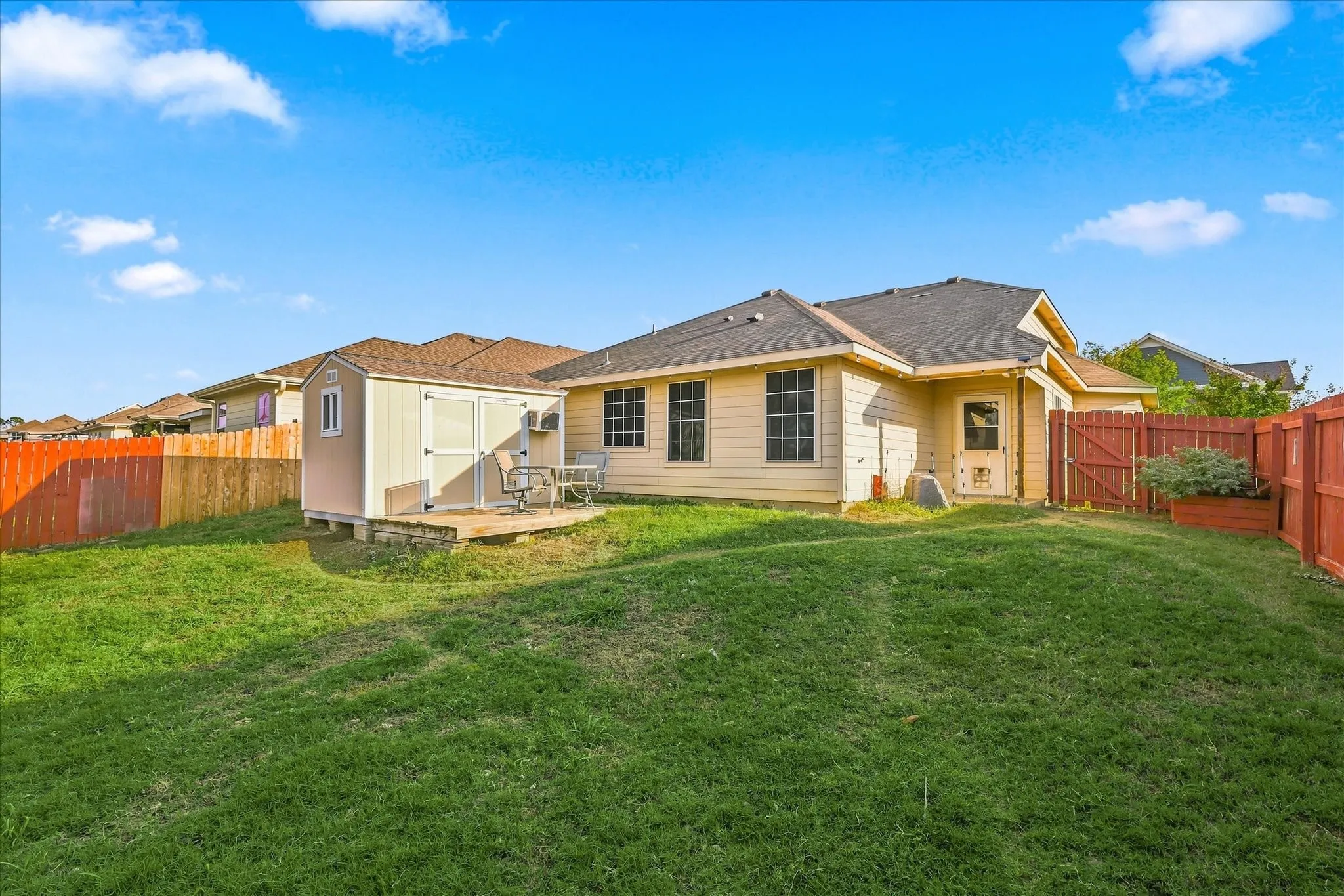 Single Family Residence For Sale in Denton County , 2924 Englefield Green, Denton, Texas 76207, 3 Bedroom, 2 Bathroom, 2 Garage spaces, 1,469 Sqft, built in 2011, mls#21419892, Real Estate Agent in Denton, Homes For Sale in Denton county, Homes For Sale in Denton, Realtor in Denton Texas, Real Estate Brokerage Independent Realty Texas, Luminita Cordes Realtor