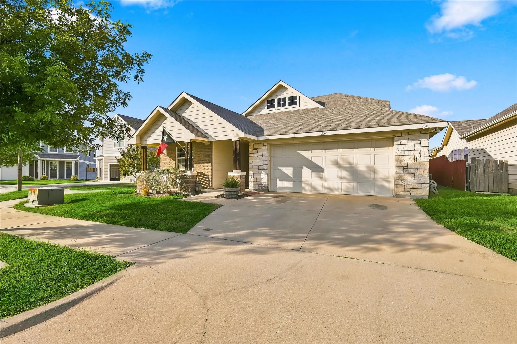 Single Family Residence For Sale in Denton County , 2924 Englefield Green, Denton, Texas 76207, 3 Bedroom, 2 Bathroom, 2 Garage spaces, 1,469 Sqft, built in 2011, mls#21419892, Real Estate Agent in Denton, Homes For Sale in Denton county, Homes For Sale in Denton, Realtor in Denton Texas, Real Estate Brokerage Independent Realty Texas, Luminita Cordes Realtor