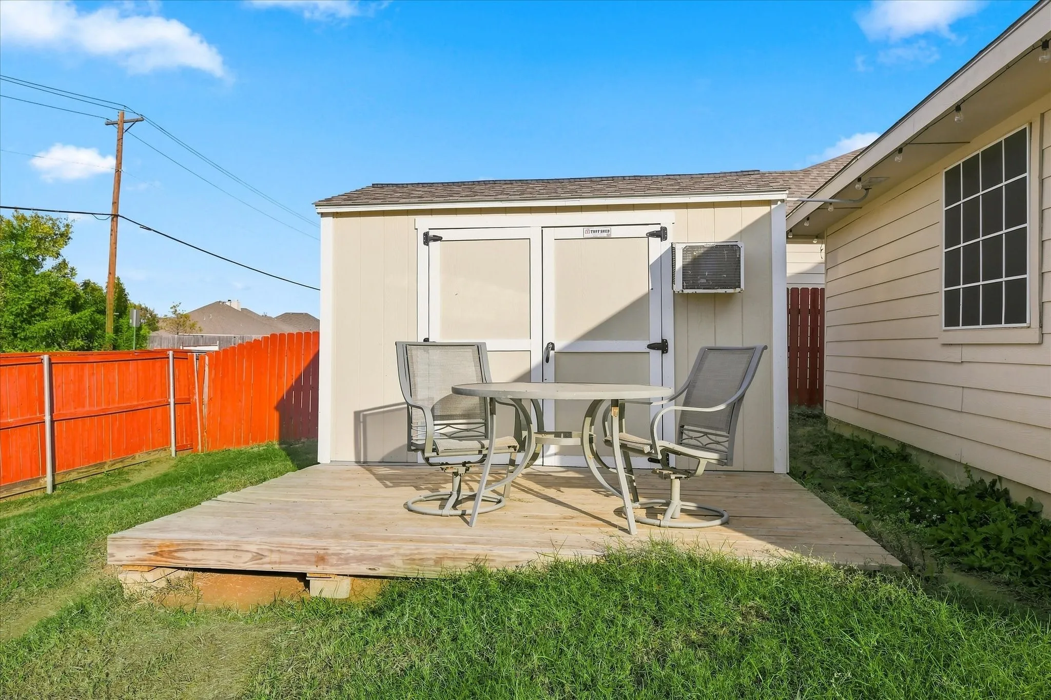 Single Family Residence For Sale in Denton County , 2924 Englefield Green, Denton, Texas 76207, 3 Bedroom, 2 Bathroom, 2 Garage spaces, 1,469 Sqft, built in 2011, mls#21419892, Real Estate Agent in Denton, Homes For Sale in Denton county, Homes For Sale in Denton, Realtor in Denton Texas, Real Estate Brokerage Independent Realty Texas, Luminita Cordes Realtor