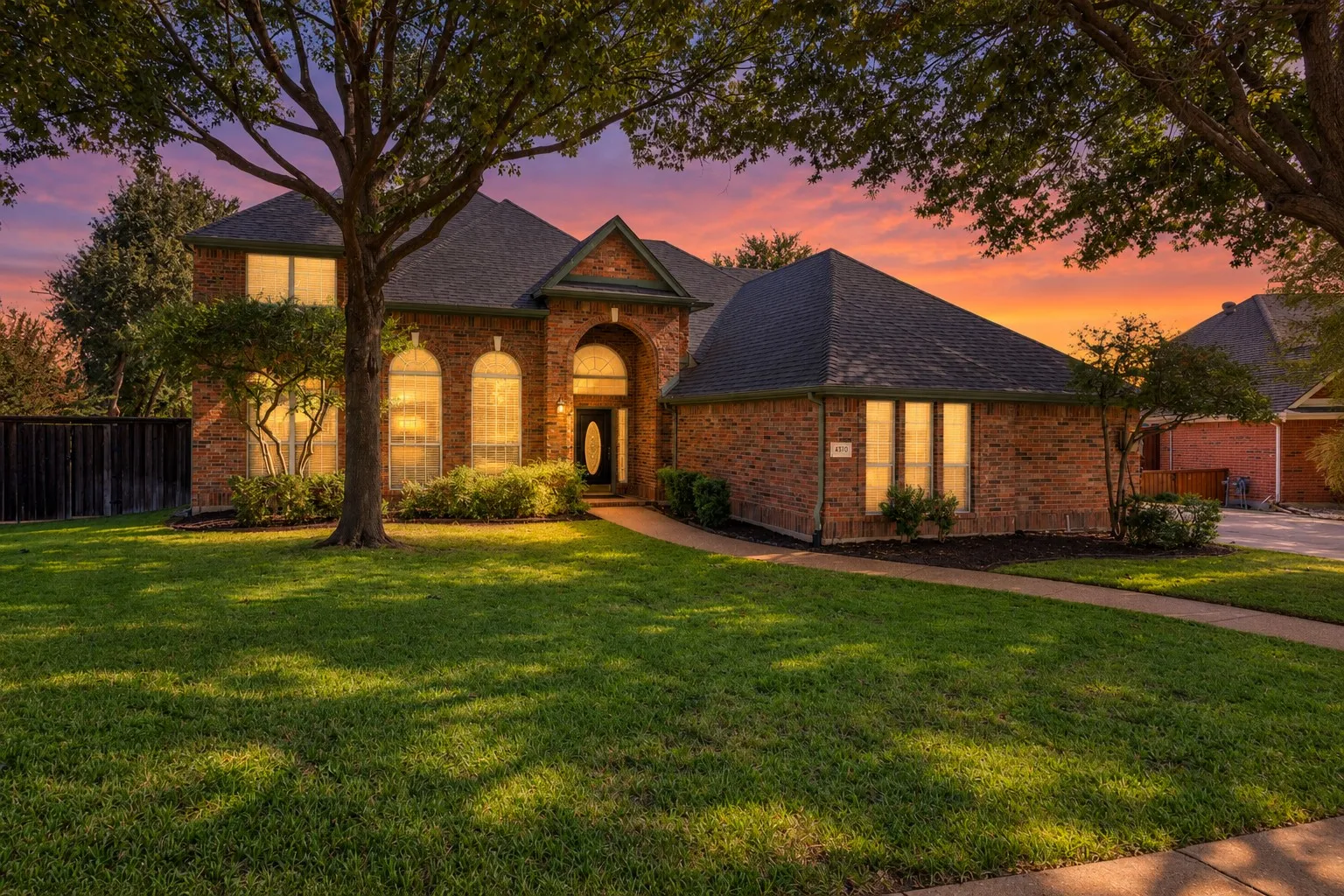 Single Family Residence For Sale in Dallas County , 4510 Vista Creek Drive, Rowlett, Texas 75088, 5 Bedroom, 4 Bathroom, 2 Garage spaces, 3,306 Sqft, built in 1996, mls#21419893, Real Estate Agent in Rowlett, Homes For Sale in Dallas county, Homes For Sale in Rowlett, Realtor in Rowlett Texas, Real Estate Brokerage Independent Realty Texas, Luminita Cordes Realtor