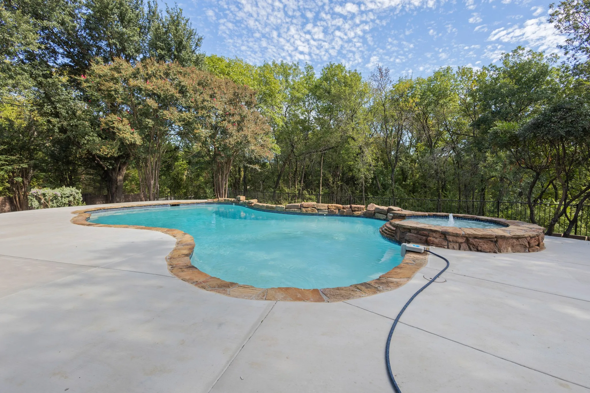 Single Family Residence For Sale in Dallas County , 4510 Vista Creek Drive, Rowlett, Texas 75088, 5 Bedroom, 4 Bathroom, 2 Garage spaces, 3,306 Sqft, built in 1996, mls#21419893, Real Estate Agent in Rowlett, Homes For Sale in Dallas county, Homes For Sale in Rowlett, Realtor in Rowlett Texas, Real Estate Brokerage Independent Realty Texas, Luminita Cordes Realtor