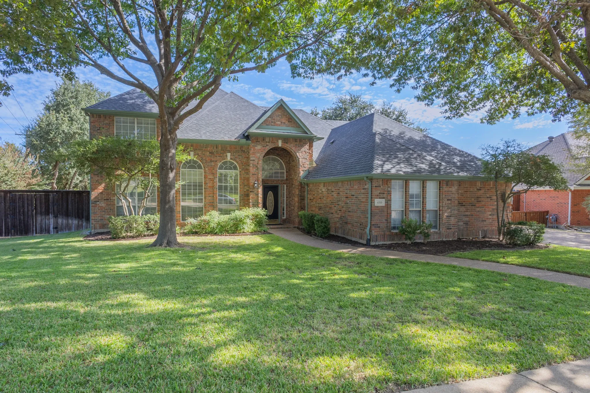 Single Family Residence For Sale in Dallas County , 4510 Vista Creek Drive, Rowlett, Texas 75088, 5 Bedroom, 4 Bathroom, 2 Garage spaces, 3,306 Sqft, built in 1996, mls#21419893, Real Estate Agent in Rowlett, Homes For Sale in Dallas county, Homes For Sale in Rowlett, Realtor in Rowlett Texas, Real Estate Brokerage Independent Realty Texas, Luminita Cordes Realtor