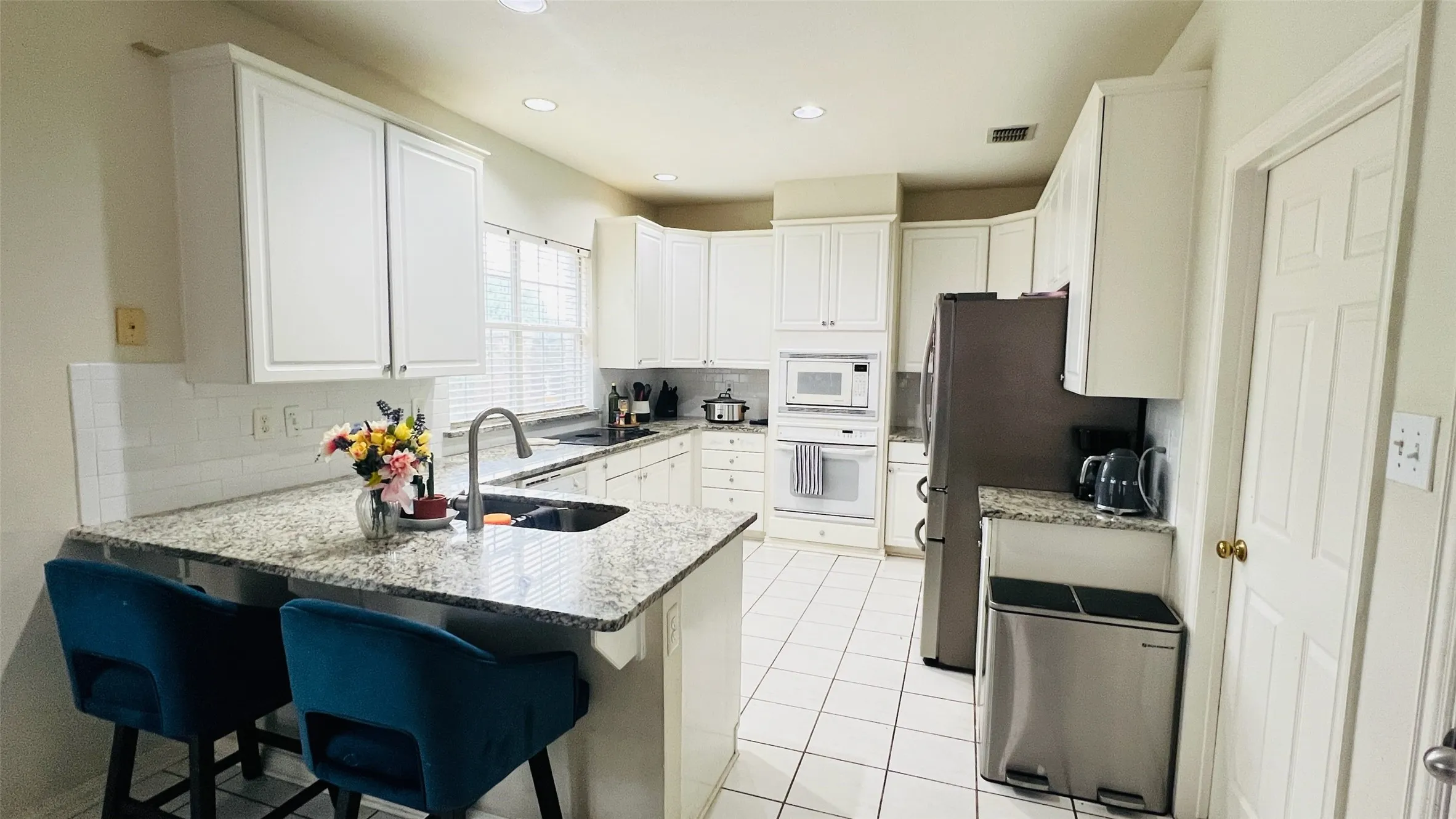 Single Family Residence For Rent in Tarrant County , 2639 Cedar View Drive, Arlington, Texas 76006, 4 Bedroom, 3 Bathroom, 2 Garage spaces, 2,680 Sqft, built in 1995, mls#21397252, Real Estate Agent in Arlington, Homes For Rent in Tarrant county, Homes For Rent in Arlington, Realtor in Arlington Texas, Real Estate Brokerage Independent Realty Texas, Luminita Cordes Realtor