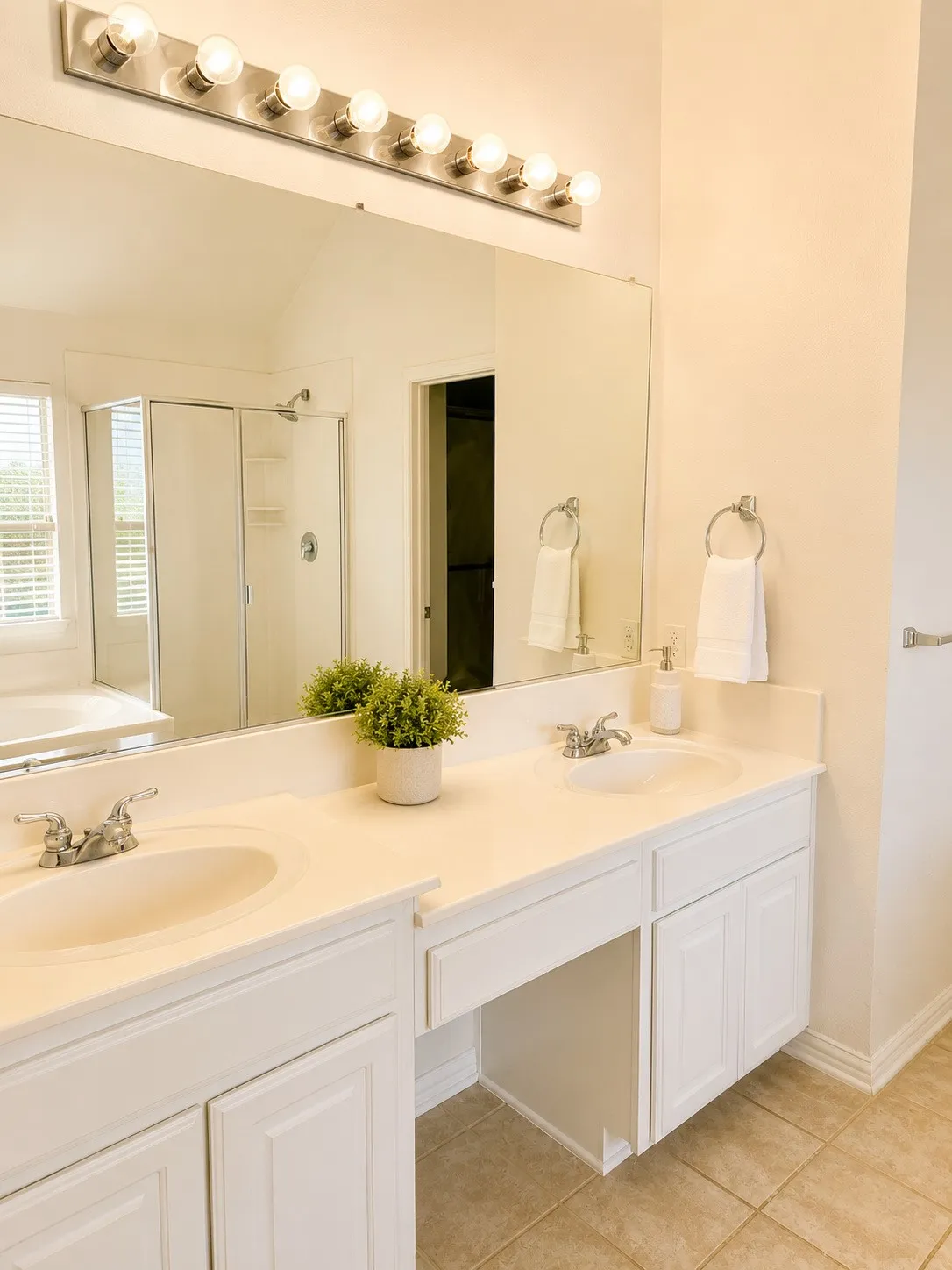 Single Family Residence For Rent in Denton County , 2449 Dawn Mist Drive, Little Elm, Texas 75068, 4 Bedroom, 2 Bathroom, 3 Garage spaces, 2,368 Sqft, built in 2004, mls#21420286, Real Estate Agent in Little Elm, Homes For Rent in Denton county, Homes For Rent in Little Elm, Realtor in Little Elm Texas, Real Estate Brokerage Independent Realty Texas, Luminita Cordes Realtor