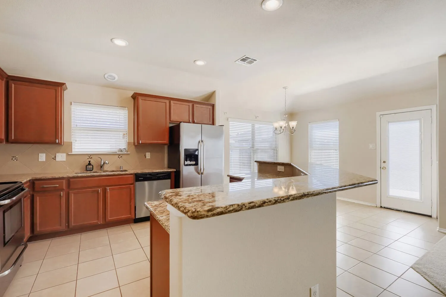 Single Family Residence For Sale in Denton County , 8732 Yosemite Trail, Cross Roads, Texas 76227, 3 Bedroom, 2 Bathroom, 2 Garage spaces, 1,675 Sqft, built in 2014, mls#21417415, Real Estate Agent in Cross Roads, Homes For Sale in Denton county, Homes For Sale in Cross Roads, Realtor in Cross Roads Texas, Real Estate Brokerage Independent Realty Texas, Luminita Cordes Realtor