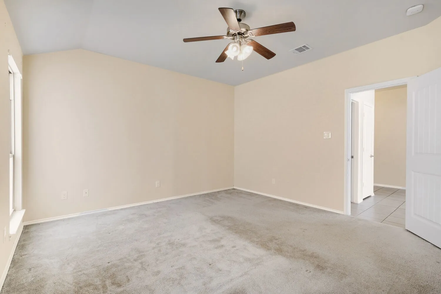 Single Family Residence For Sale in Denton County , 8732 Yosemite Trail, Cross Roads, Texas 76227, 3 Bedroom, 2 Bathroom, 2 Garage spaces, 1,675 Sqft, built in 2014, mls#21417415, Real Estate Agent in Cross Roads, Homes For Sale in Denton county, Homes For Sale in Cross Roads, Realtor in Cross Roads Texas, Real Estate Brokerage Independent Realty Texas, Luminita Cordes Realtor