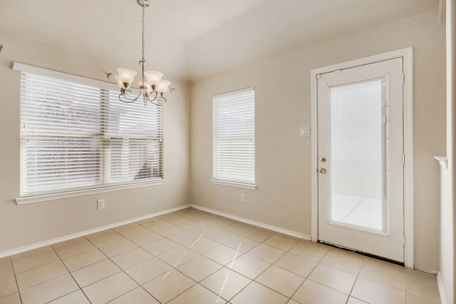 Single Family Residence For Sale in Denton County , 8732 Yosemite Trail, Cross Roads, Texas 76227, 3 Bedroom, 2 Bathroom, 2 Garage spaces, 1,675 Sqft, built in 2014, mls#21417415, Real Estate Agent in Cross Roads, Homes For Sale in Denton county, Homes For Sale in Cross Roads, Realtor in Cross Roads Texas, Real Estate Brokerage Independent Realty Texas, Luminita Cordes Realtor
