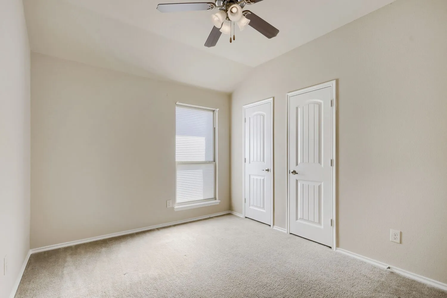 Single Family Residence For Sale in Denton County , 8732 Yosemite Trail, Cross Roads, Texas 76227, 3 Bedroom, 2 Bathroom, 2 Garage spaces, 1,675 Sqft, built in 2014, mls#21417415, Real Estate Agent in Cross Roads, Homes For Sale in Denton county, Homes For Sale in Cross Roads, Realtor in Cross Roads Texas, Real Estate Brokerage Independent Realty Texas, Luminita Cordes Realtor