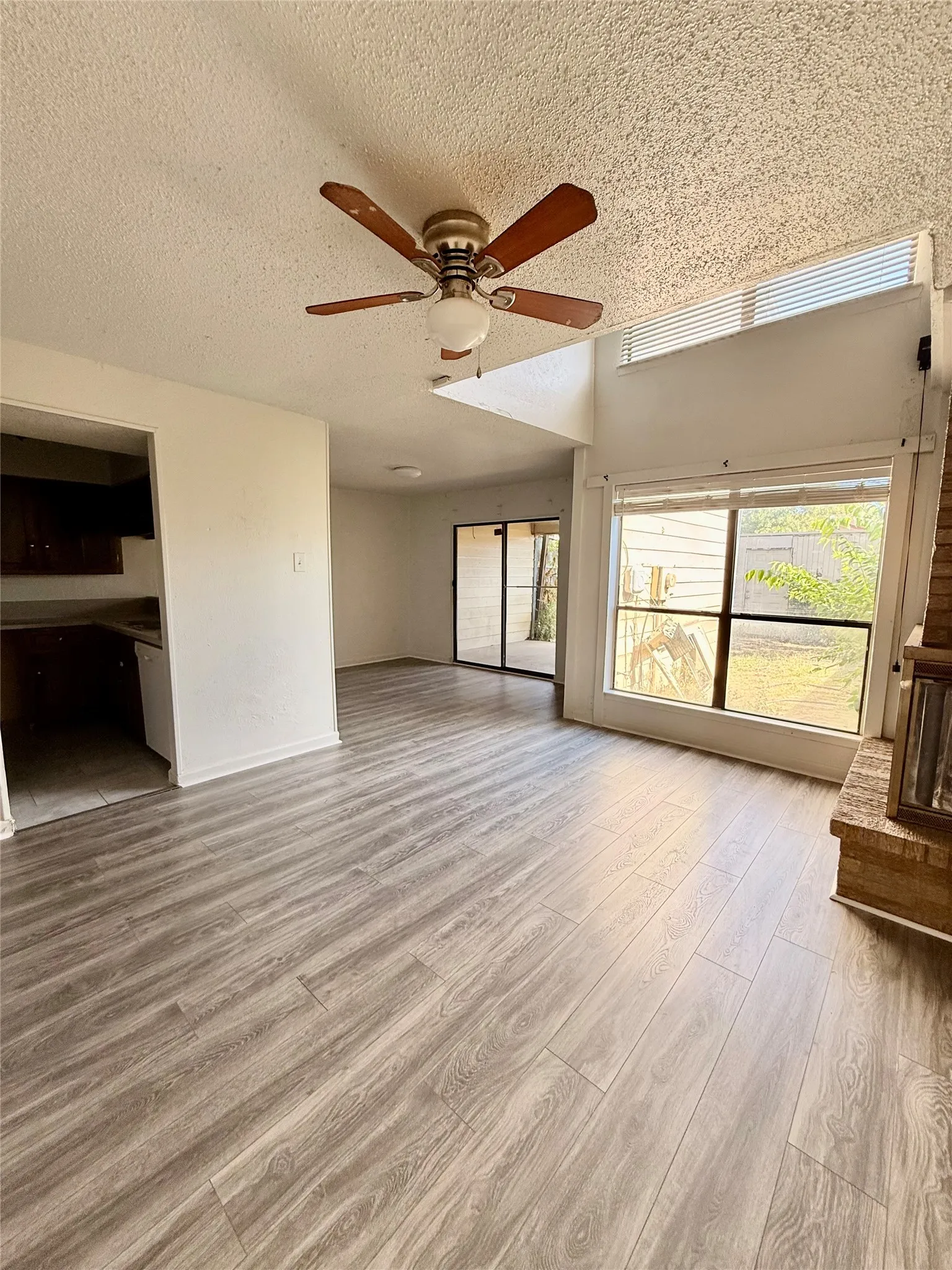 Townhouse For Rent in Dallas County , 4146 Towngate Boulevard, Garland, Texas 75041, 3 Bedroom, 3 Bathroom, 2 Garage spaces, 1,624 Sqft, built in 1975, mls#21420268, Real Estate Agent in Garland, Homes For Rent in Dallas county, Homes For Rent in Garland, Realtor in Garland Texas, Real Estate Brokerage Independent Realty Texas, Luminita Cordes Realtor
