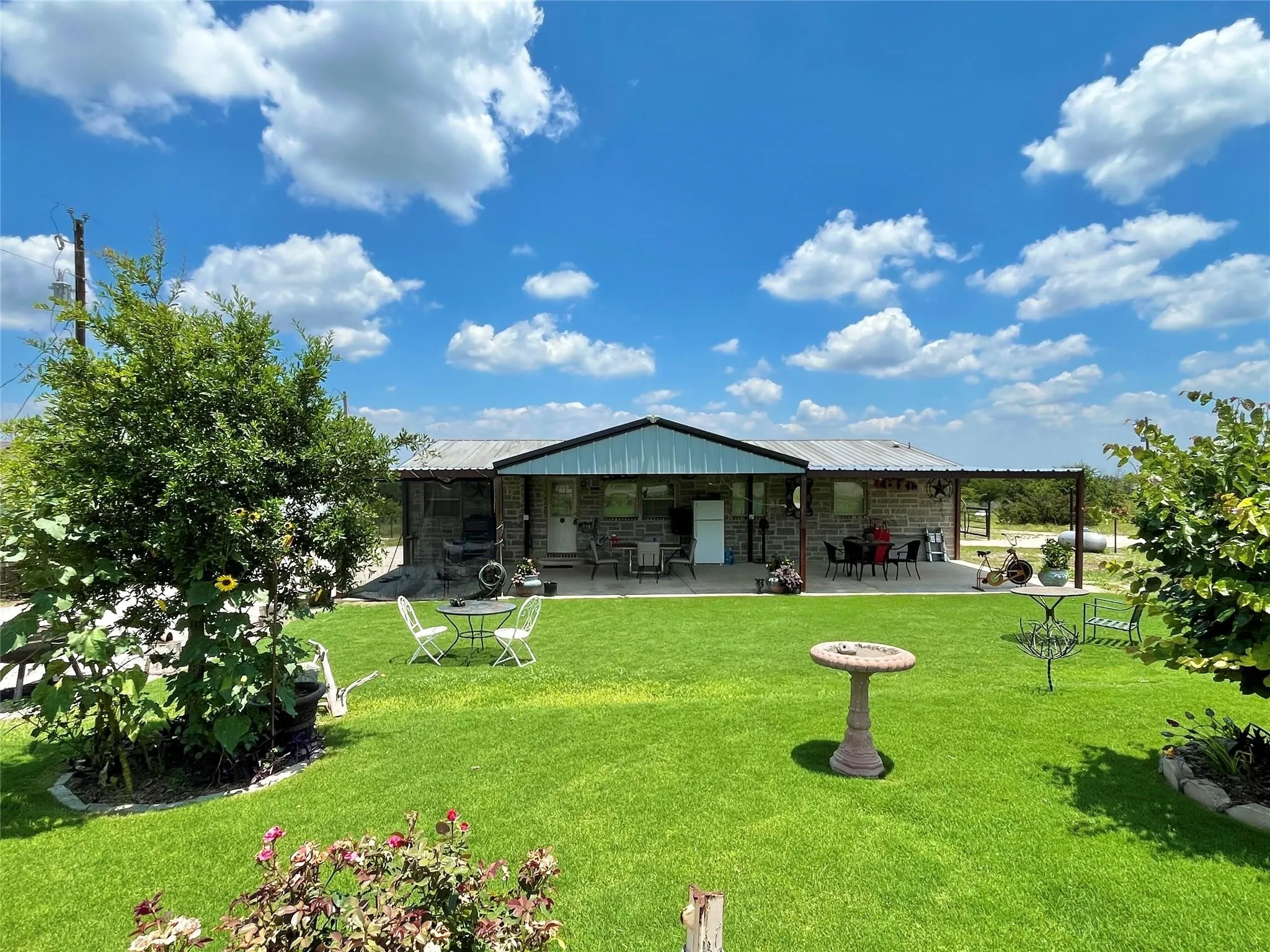 Manufactured Home For Sale in Parker County , 119 Overlook Trail, Azle, Texas 76020, 4 Bedroom, 2 Bathroom, Garage spaces, 1,288 Sqft, built in 1997, mls#21416992, Real Estate Agent in Azle, Homes For Sale in Parker county, Homes For Sale in Azle, Realtor in Azle Texas, Real Estate Brokerage Independent Realty Texas, Luminita Cordes Realtor