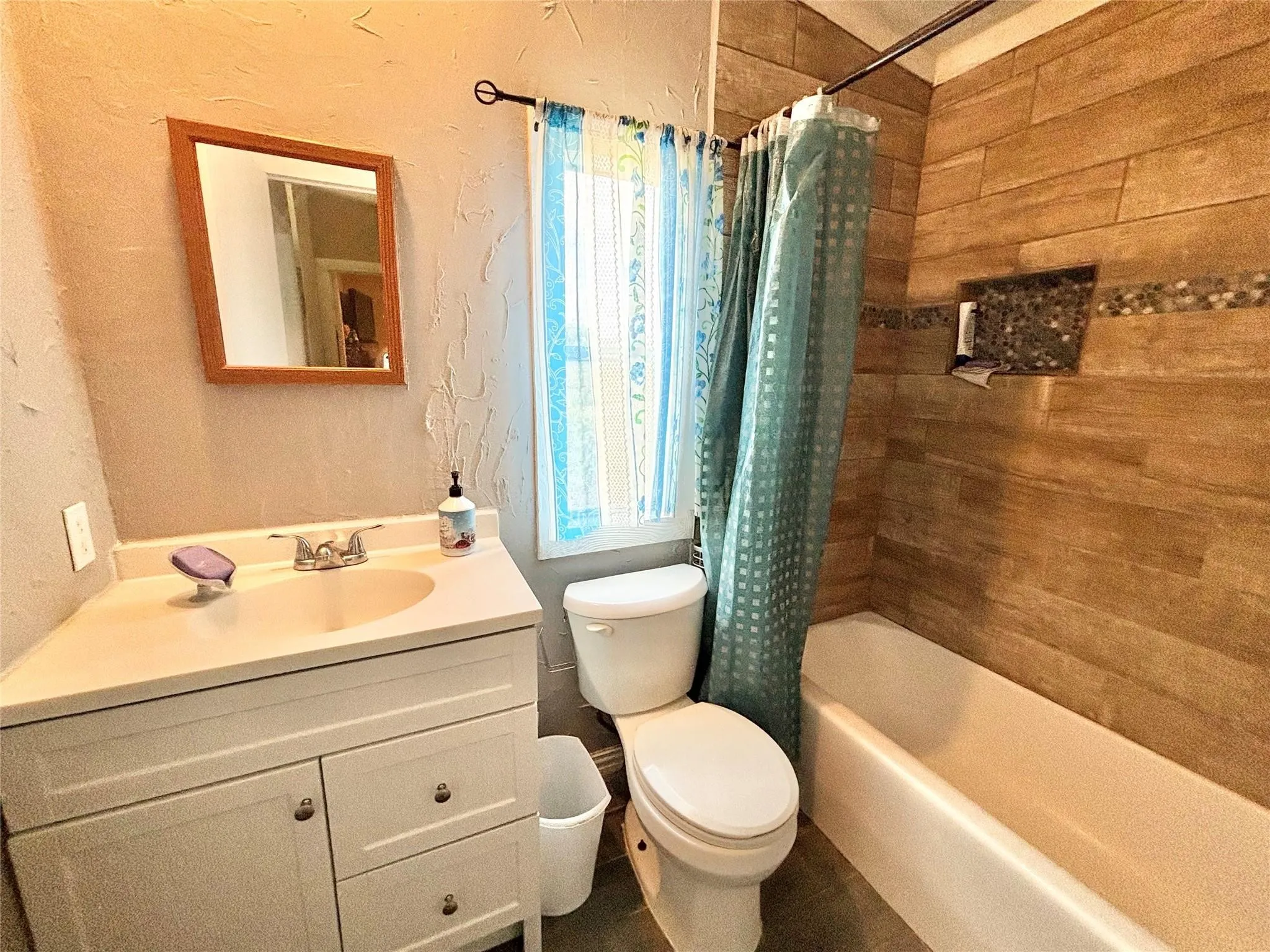 Manufactured Home For Sale in Parker County , 119 Overlook Trail, Azle, Texas 76020, 4 Bedroom, 2 Bathroom, Garage spaces, 1,288 Sqft, built in 1997, mls#21416992, Real Estate Agent in Azle, Homes For Sale in Parker county, Homes For Sale in Azle, Realtor in Azle Texas, Real Estate Brokerage Independent Realty Texas, Luminita Cordes Realtor