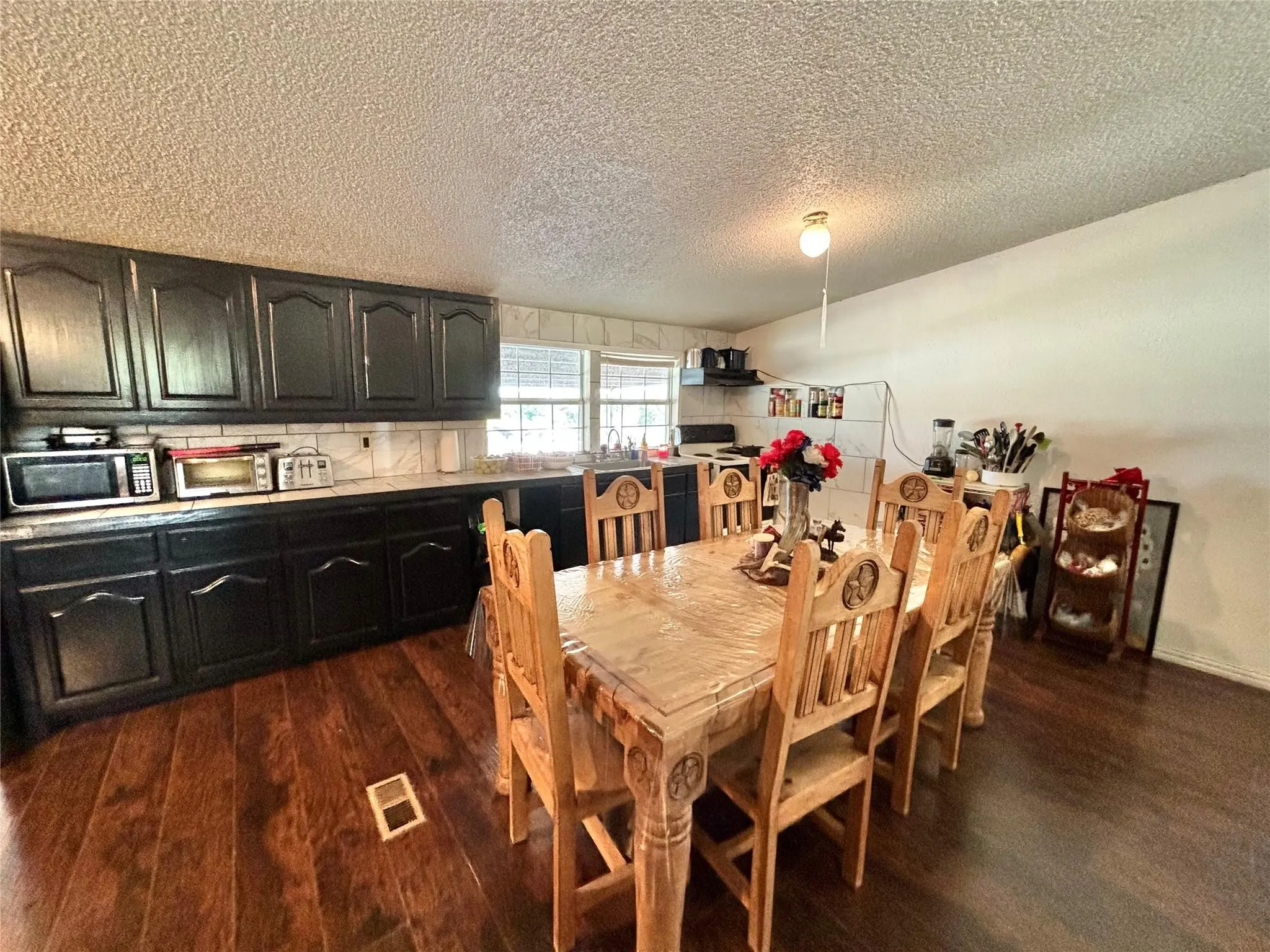 Manufactured Home For Sale in Parker County , 119 Overlook Trail, Azle, Texas 76020, 4 Bedroom, 2 Bathroom, Garage spaces, 1,288 Sqft, built in 1997, mls#21416992, Real Estate Agent in Azle, Homes For Sale in Parker county, Homes For Sale in Azle, Realtor in Azle Texas, Real Estate Brokerage Independent Realty Texas, Luminita Cordes Realtor
