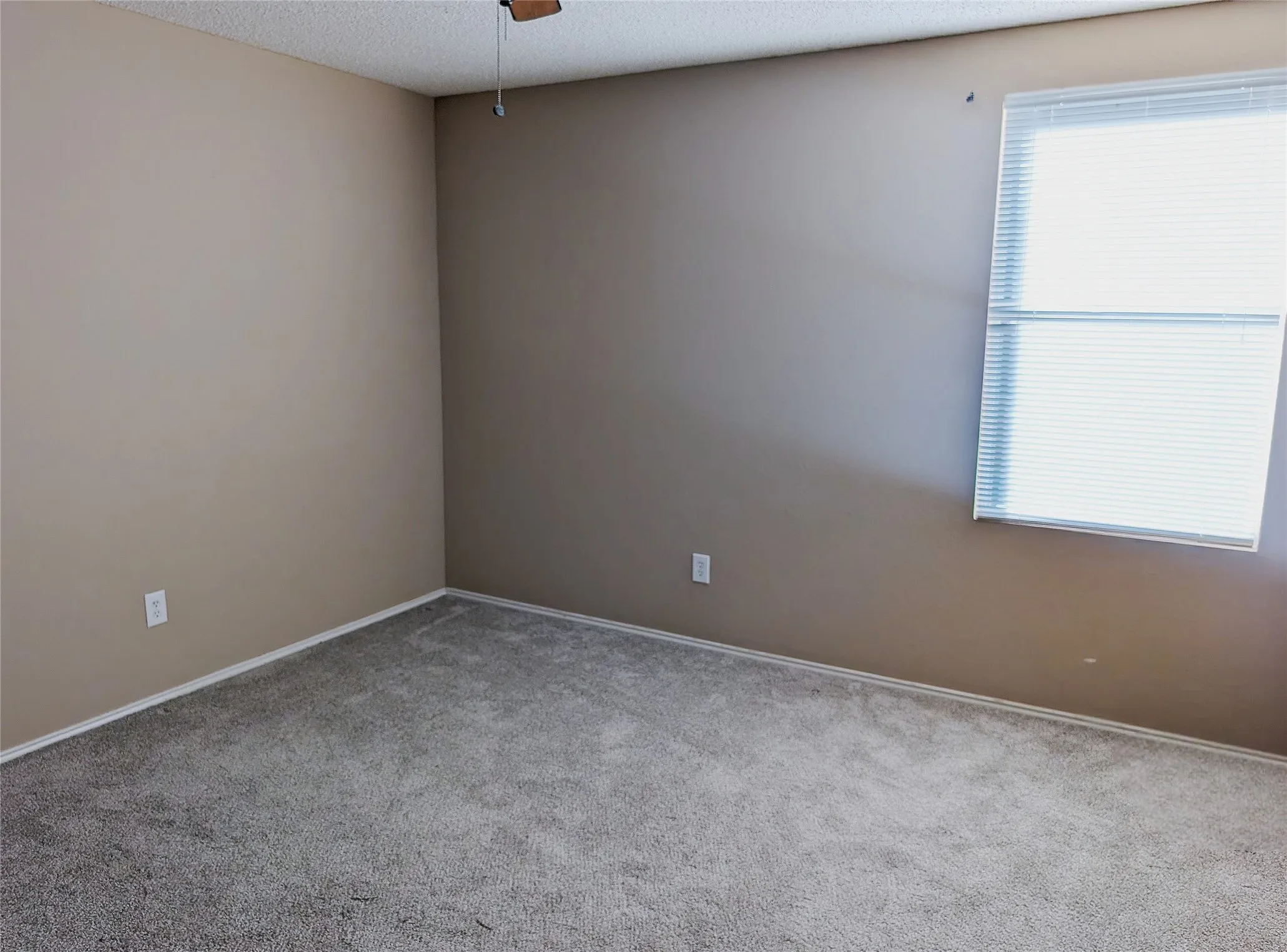 Single Family Residence For Sale in Tarrant County , 1105 Schenectady Road, Arlington, Texas 76017, 3 Bedroom, 2 Bathroom, 2 Garage spaces, 1,868 Sqft, built in 2003, mls#21420049, Real Estate Agent in Arlington, Homes For Sale in Tarrant county, Homes For Sale in Arlington, Realtor in Arlington Texas, Real Estate Brokerage Independent Realty Texas, Luminita Cordes Realtor