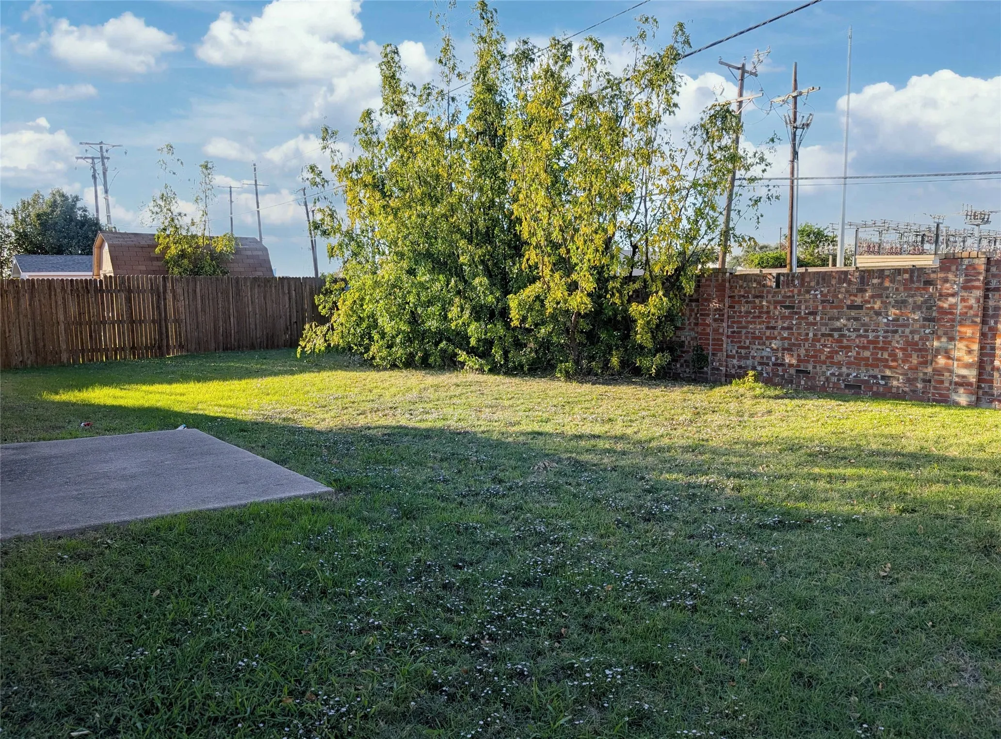 Single Family Residence For Sale in Tarrant County , 1105 Schenectady Road, Arlington, Texas 76017, 3 Bedroom, 2 Bathroom, 2 Garage spaces, 1,868 Sqft, built in 2003, mls#21420049, Real Estate Agent in Arlington, Homes For Sale in Tarrant county, Homes For Sale in Arlington, Realtor in Arlington Texas, Real Estate Brokerage Independent Realty Texas, Luminita Cordes Realtor