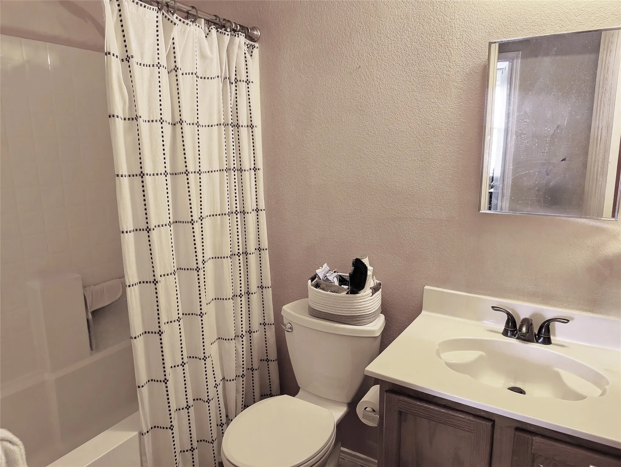 Single Family Residence For Sale in Tarrant County , 1105 Schenectady Road, Arlington, Texas 76017, 3 Bedroom, 2 Bathroom, 2 Garage spaces, 1,868 Sqft, built in 2003, mls#21420049, Real Estate Agent in Arlington, Homes For Sale in Tarrant county, Homes For Sale in Arlington, Realtor in Arlington Texas, Real Estate Brokerage Independent Realty Texas, Luminita Cordes Realtor