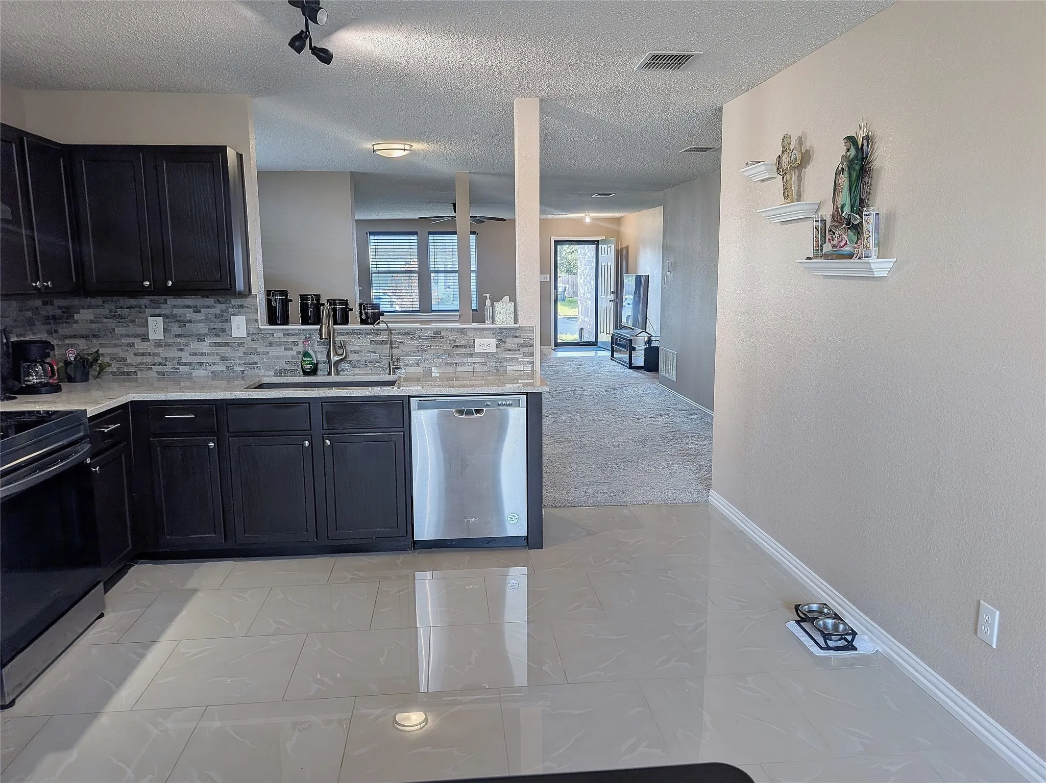Single Family Residence For Sale in Tarrant County , 1105 Schenectady Road, Arlington, Texas 76017, 3 Bedroom, 2 Bathroom, 2 Garage spaces, 1,868 Sqft, built in 2003, mls#21420049, Real Estate Agent in Arlington, Homes For Sale in Tarrant county, Homes For Sale in Arlington, Realtor in Arlington Texas, Real Estate Brokerage Independent Realty Texas, Luminita Cordes Realtor