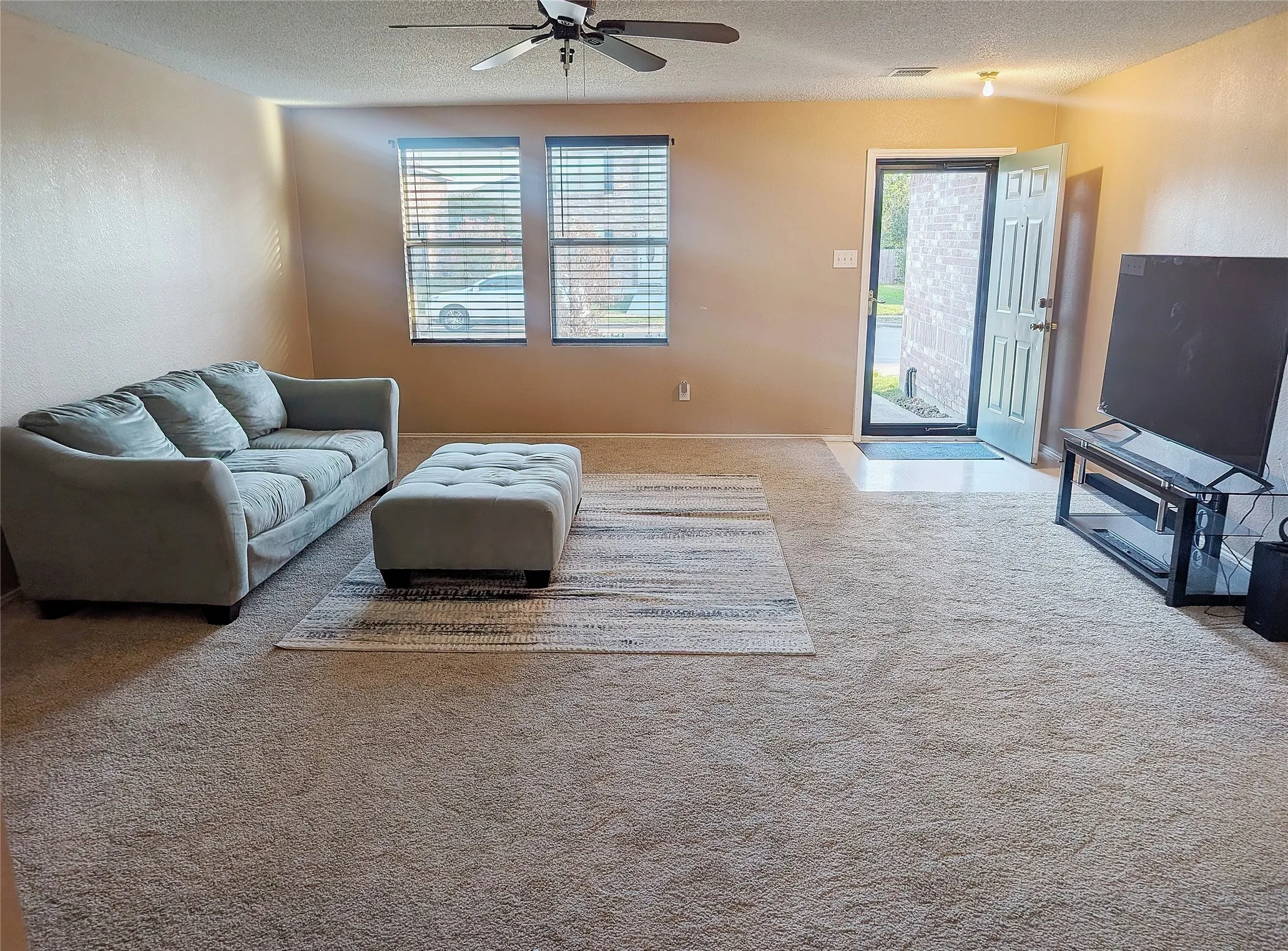 Single Family Residence For Sale in Tarrant County , 1105 Schenectady Road, Arlington, Texas 76017, 3 Bedroom, 2 Bathroom, 2 Garage spaces, 1,868 Sqft, built in 2003, mls#21420049, Real Estate Agent in Arlington, Homes For Sale in Tarrant county, Homes For Sale in Arlington, Realtor in Arlington Texas, Real Estate Brokerage Independent Realty Texas, Luminita Cordes Realtor