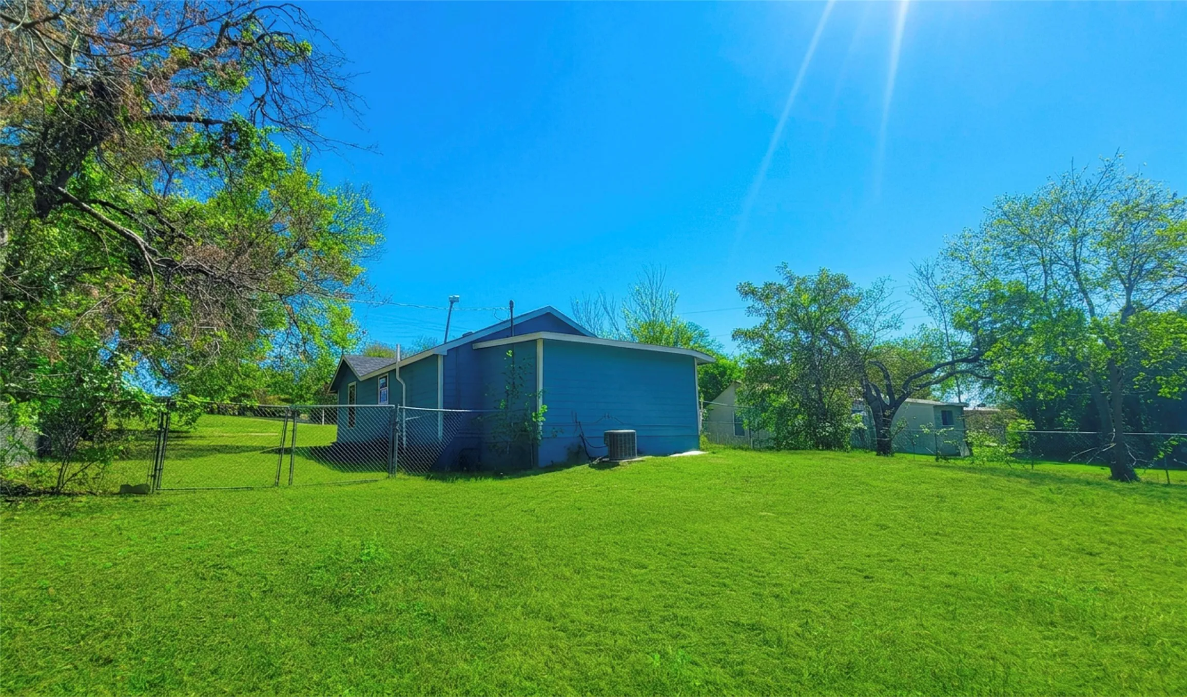 Single Family Residence For Rent in Tarrant County , 1415 Roberts Cut Off Road, River Oaks, Texas 76114, 2 Bedroom, 1 Bathroom, Garage spaces, 884 Sqft, built in 1943, mls#21405137, Real Estate Agent in River Oaks, Homes For Rent in Tarrant county, Homes For Rent in River Oaks, Realtor in River Oaks Texas, Real Estate Brokerage Independent Realty Texas, Luminita Cordes Realtor