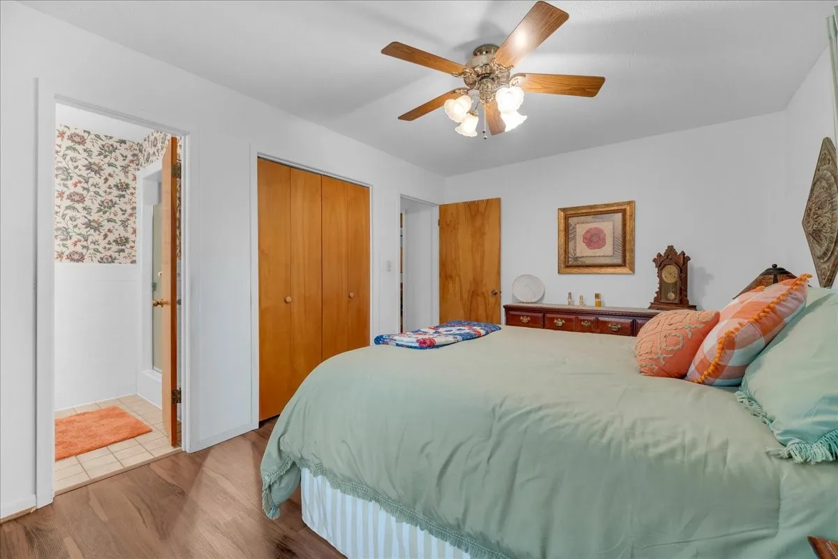 Single Family Residence For Sale in Hamilton County , 419 S Williams Street, Hamilton, Texas 76531, 2 Bedroom, 2 Bathroom, 1 Garage spaces, 1,490 Sqft, built in 1975, mls#21420435, Real Estate Agent in Hamilton, Homes For Sale in Hamilton county, Homes For Sale in Hamilton, Realtor in Hamilton Texas, Real Estate Brokerage Independent Realty Texas, Luminita Cordes Realtor
